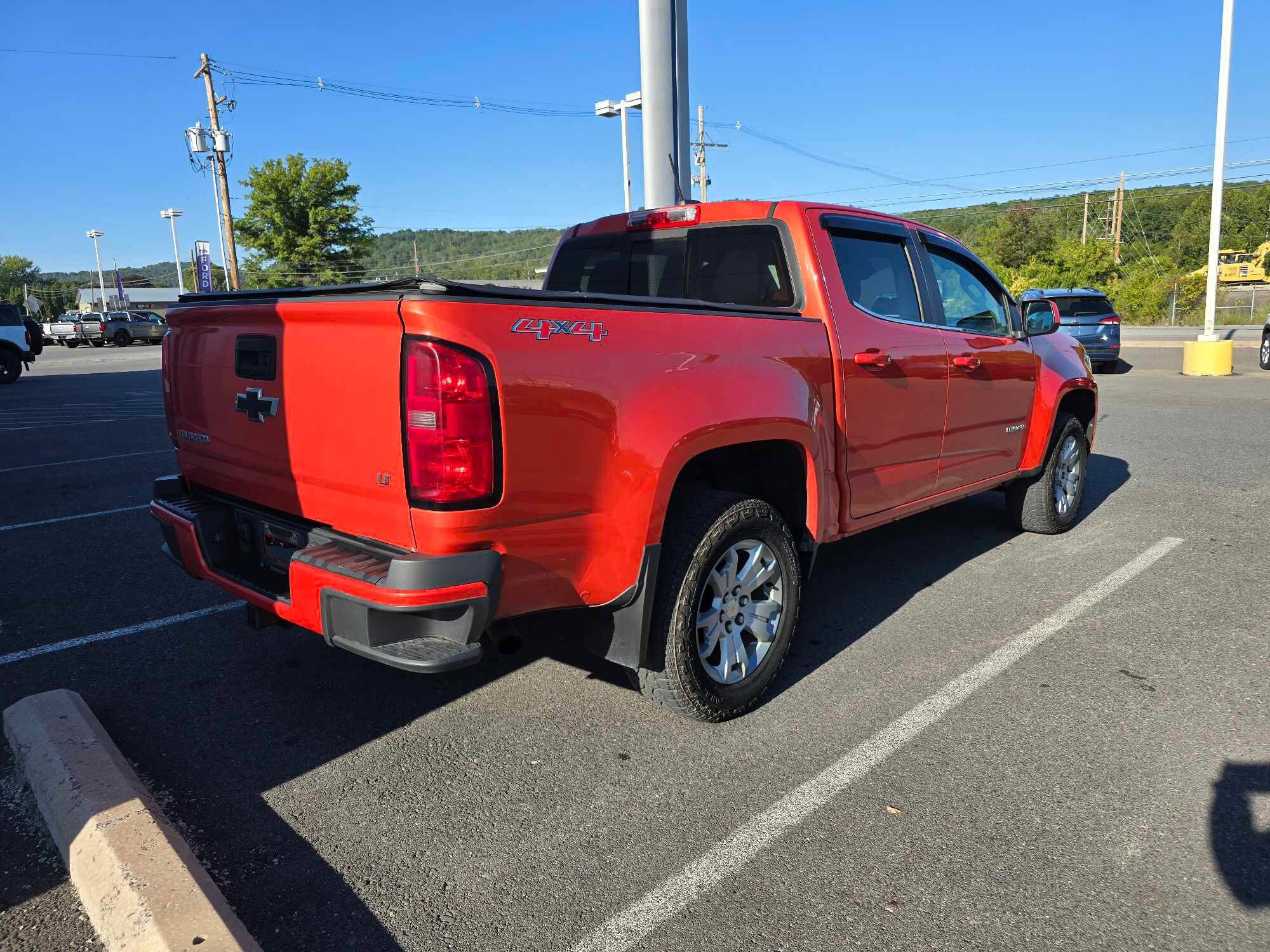 2016 Chevrolet Colorado LT photo 2