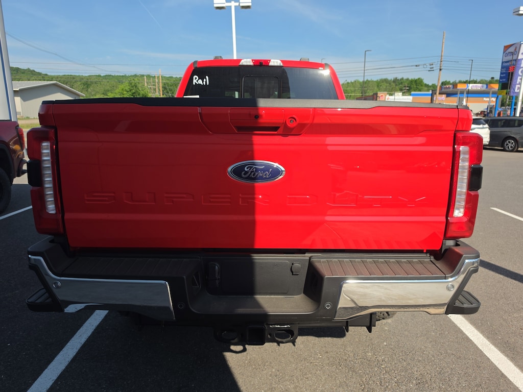 New 2026 Ford Super Duty F-350 LARIAT Truck Crew Cab