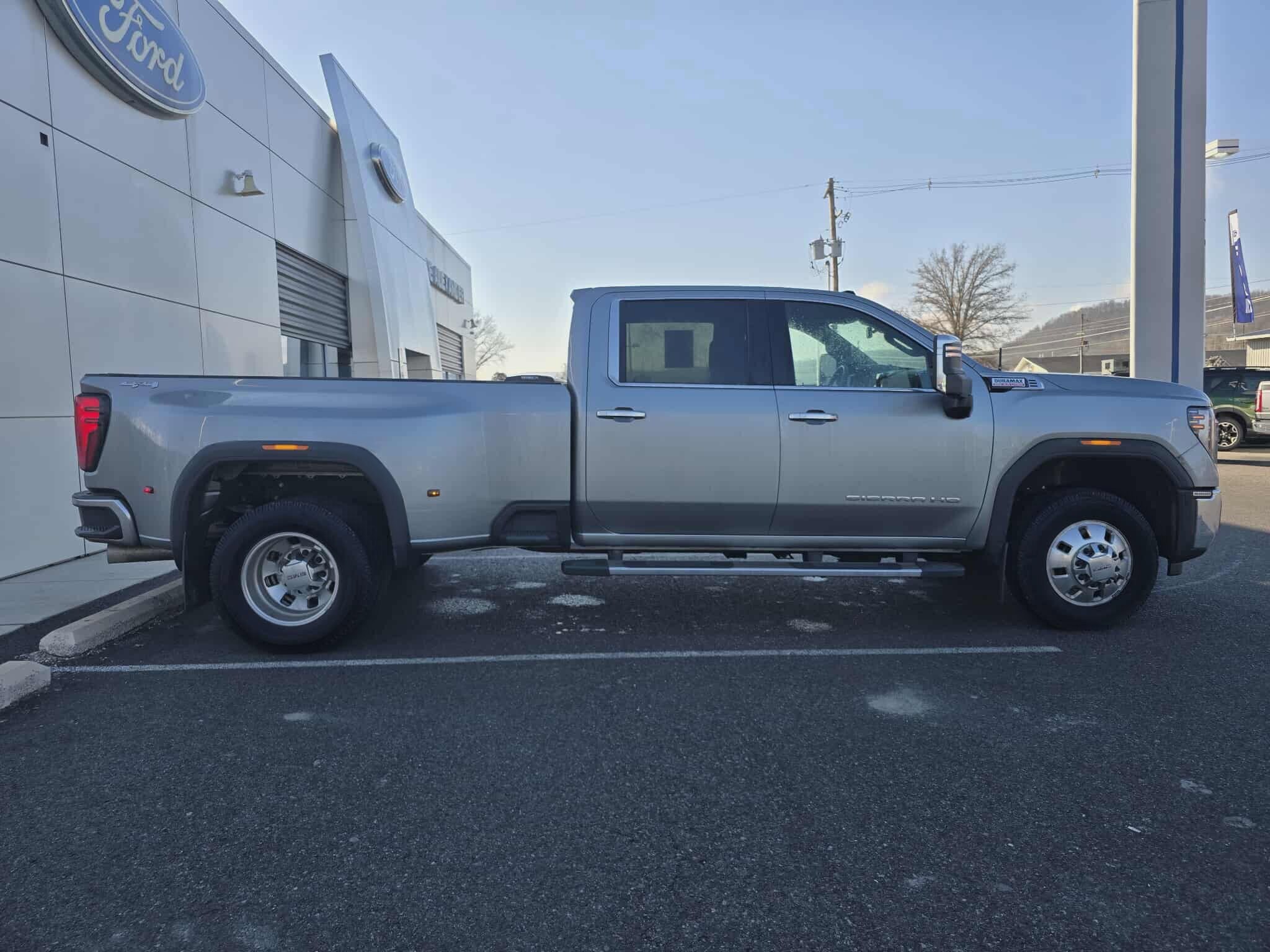2024 Gmc Sierra HD SLT photo 2