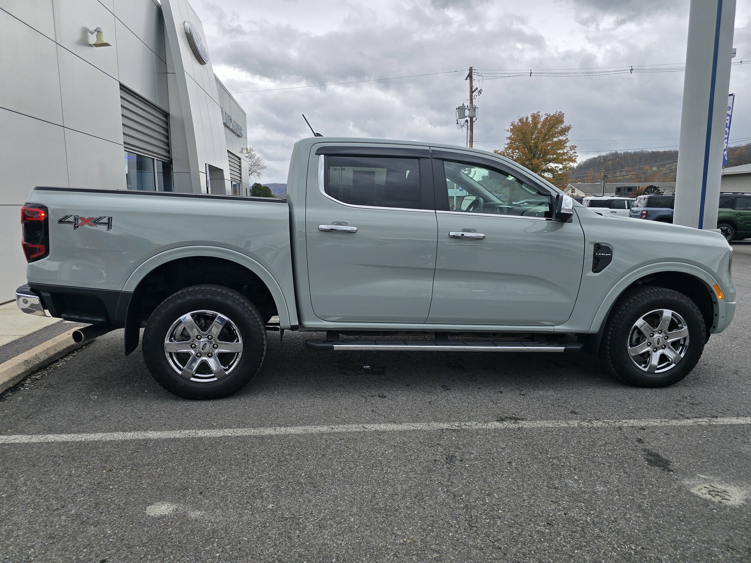 2024 Ford Ranger Lariat photo 2