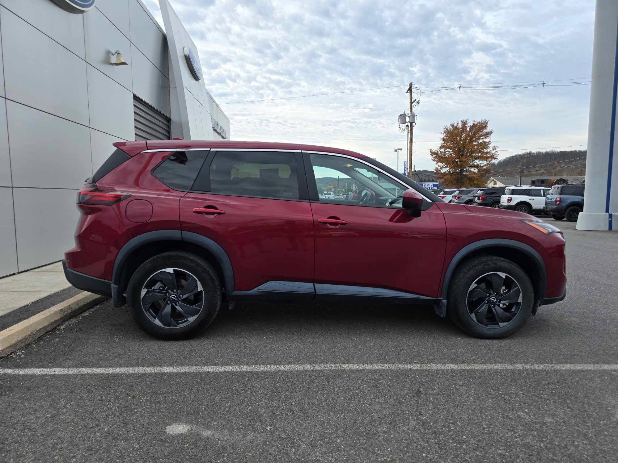 2024 Nissan Rogue AWD SV photo 2