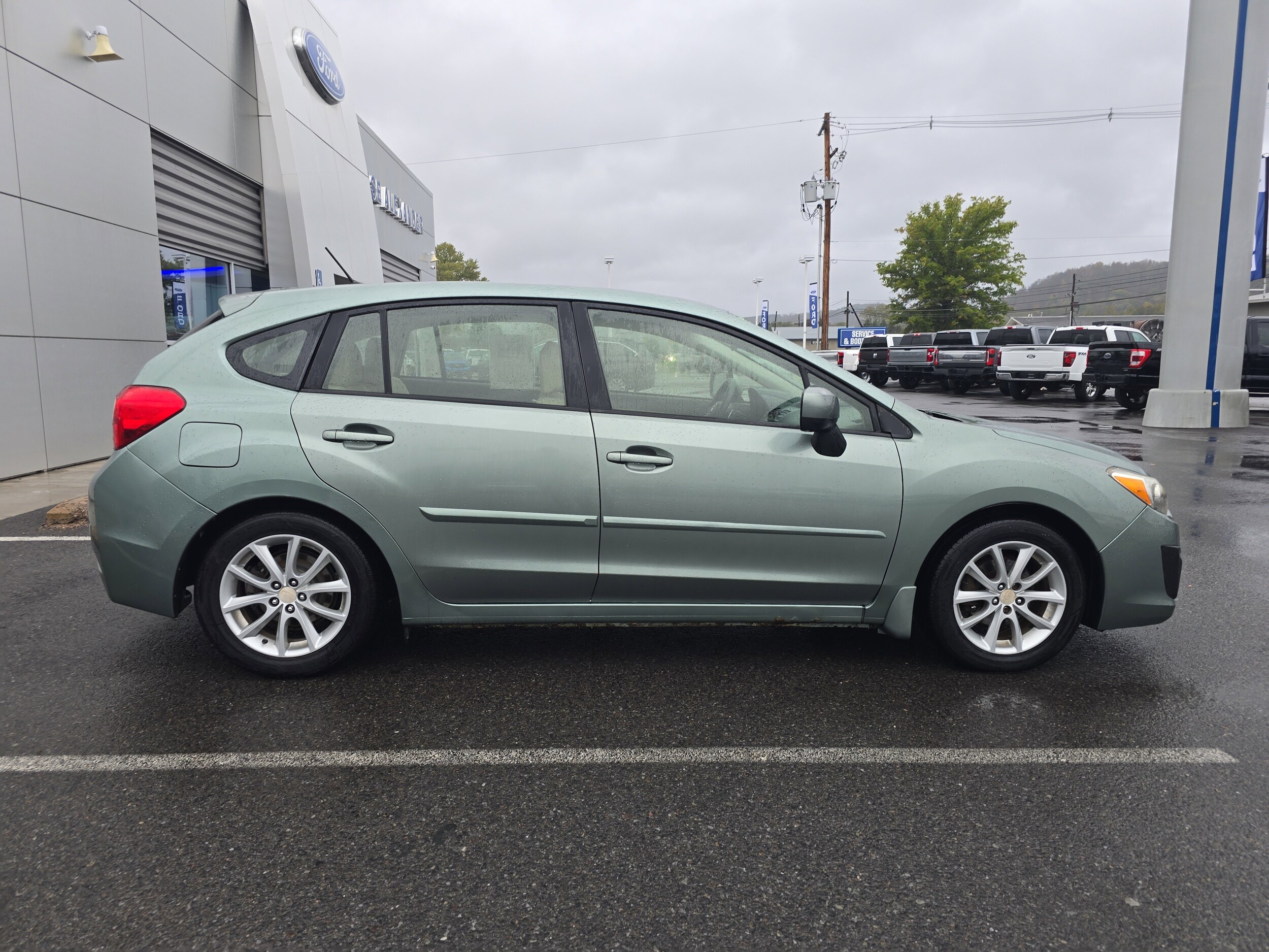 2014 Subaru Impreza 2.0i Premium photo 2