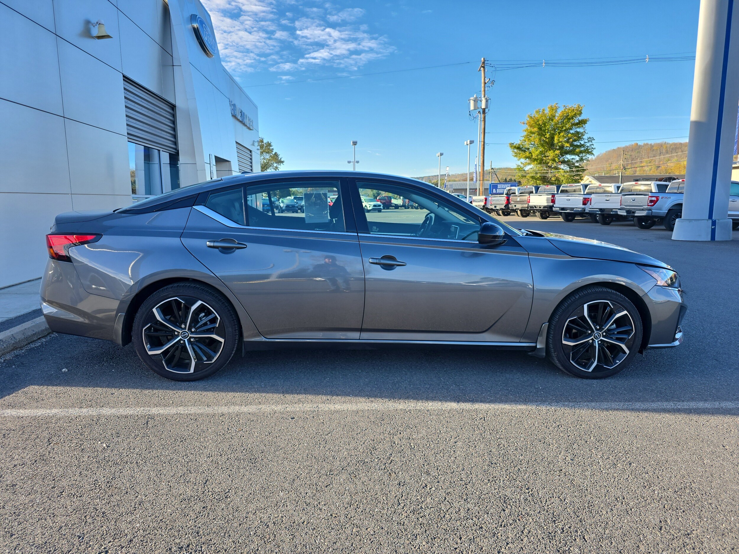 2024 Nissan Altima 2.5 SR photo 2