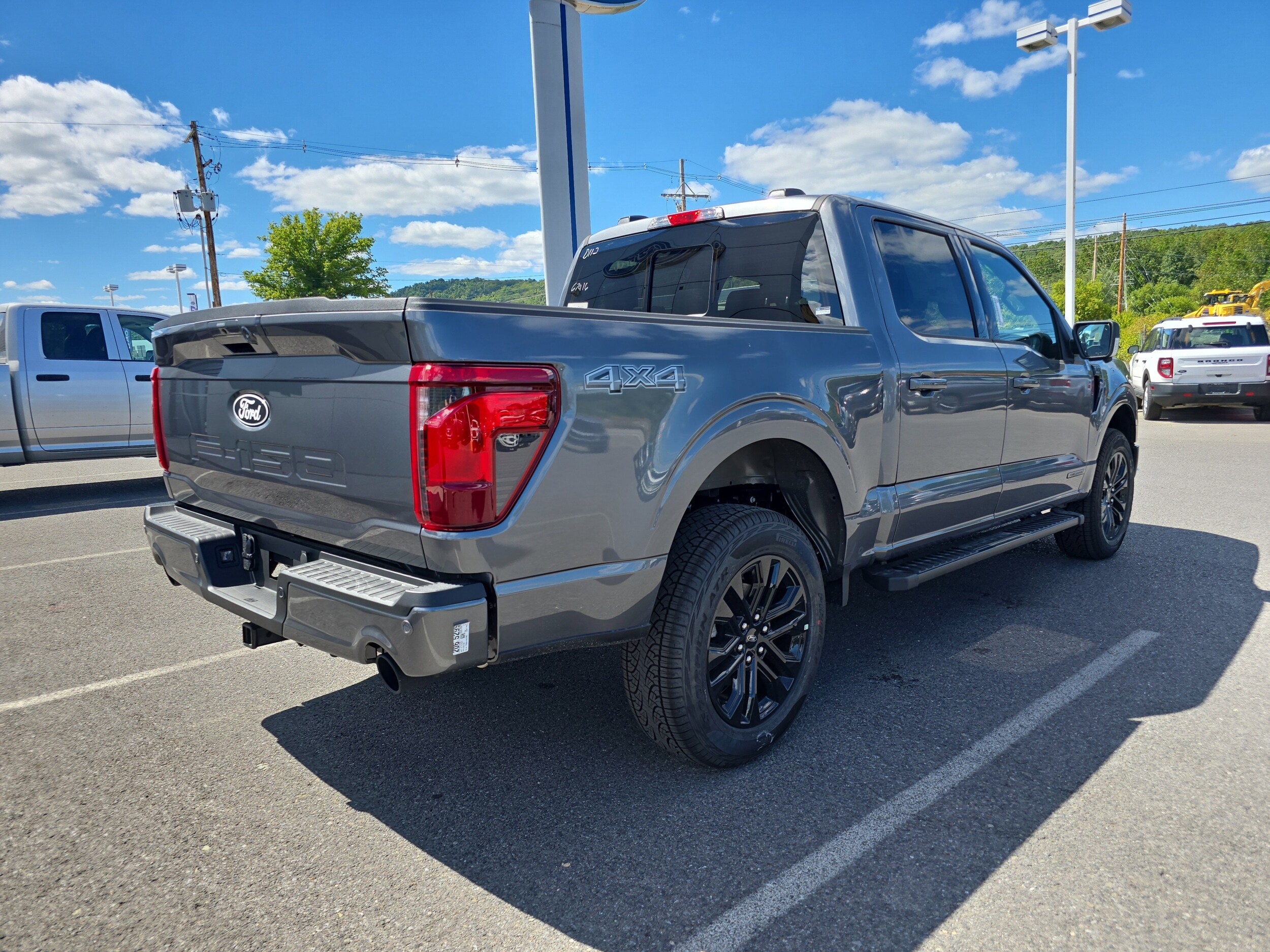 2025 Ford F-150 XLT photo 2