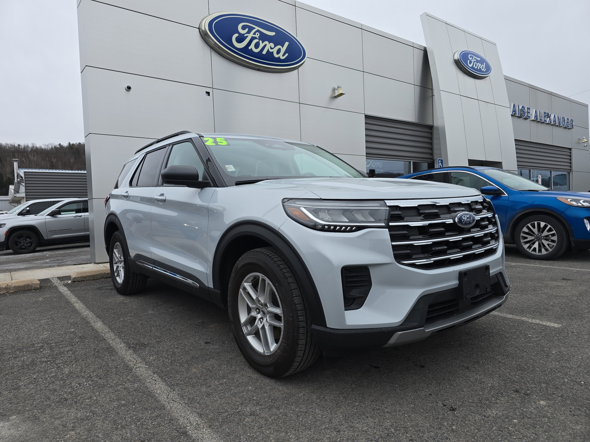 2025 Ford Explorer Active's photo