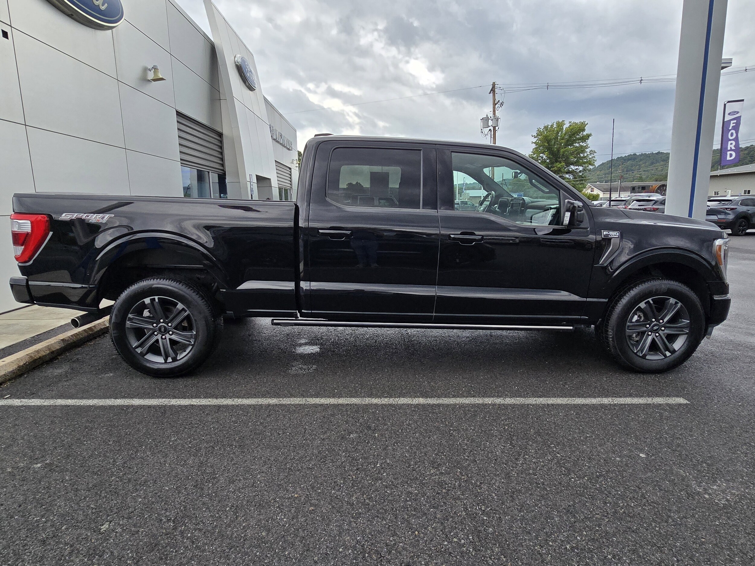 2023 Ford F-150 Lariat photo 2