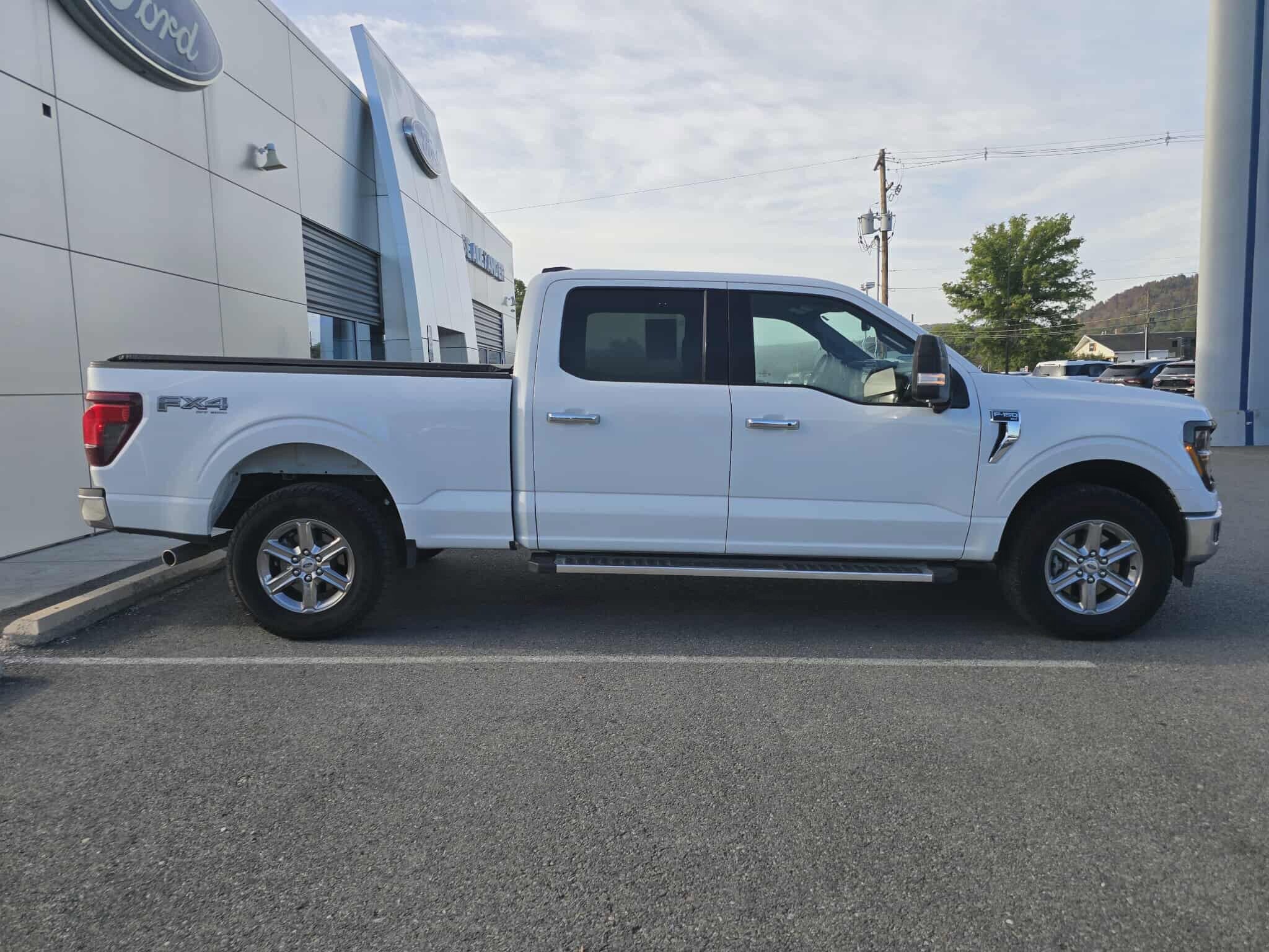 2024 Ford F-150 XLT photo 2