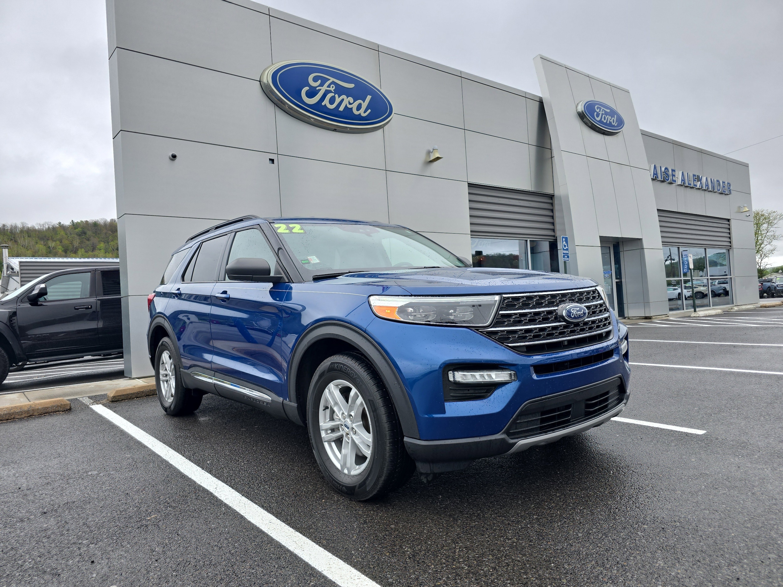 2022 Ford Explorer XLT 4WD's photo