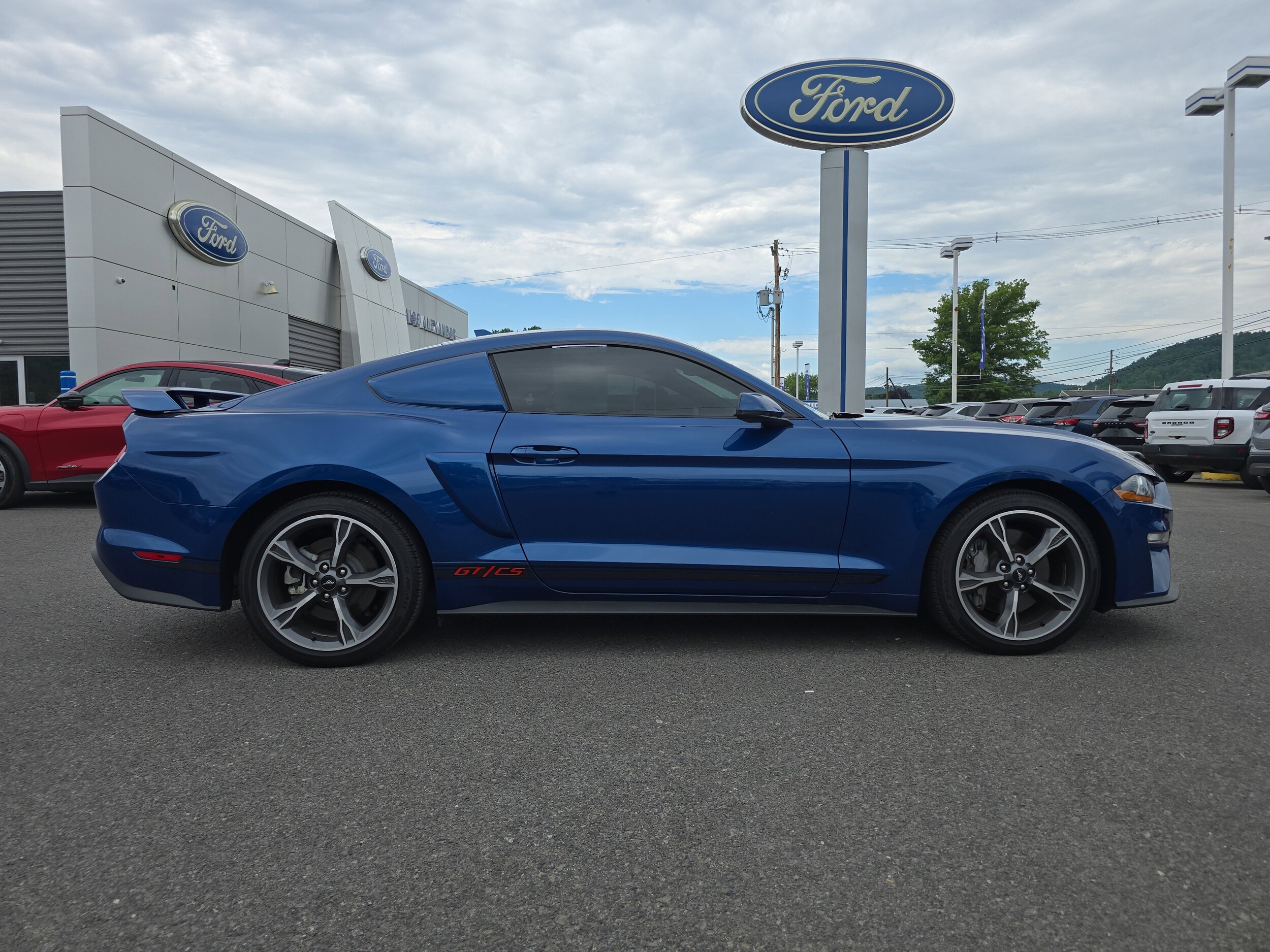 2023 Ford Mustang GT Premium photo 2