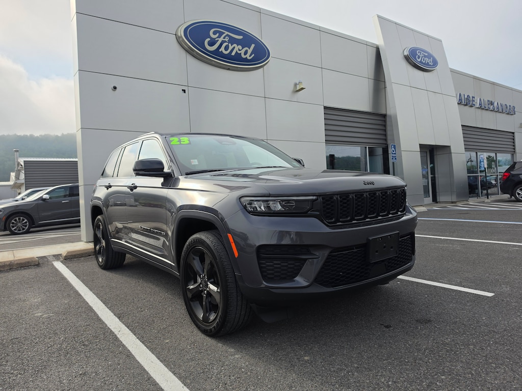Used 2023 Jeep Grand Cherokee Altitude SUV