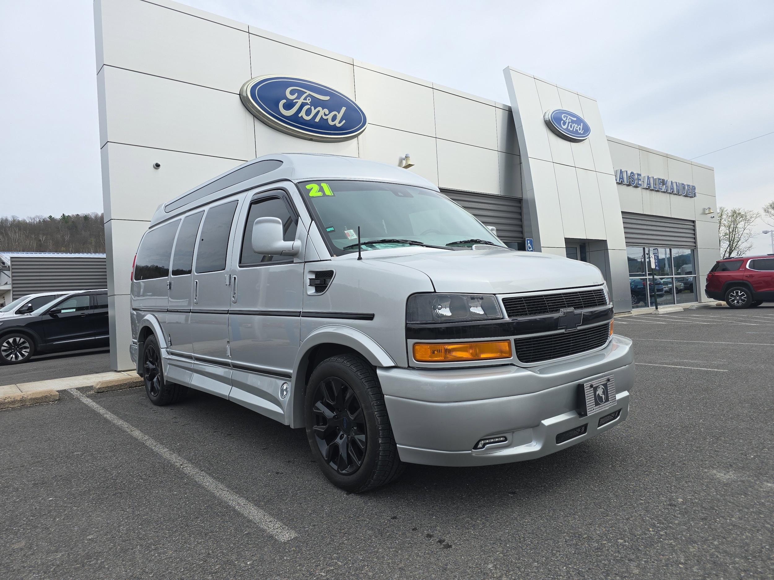 2021 Chevrolet Express 2500 LS's photo