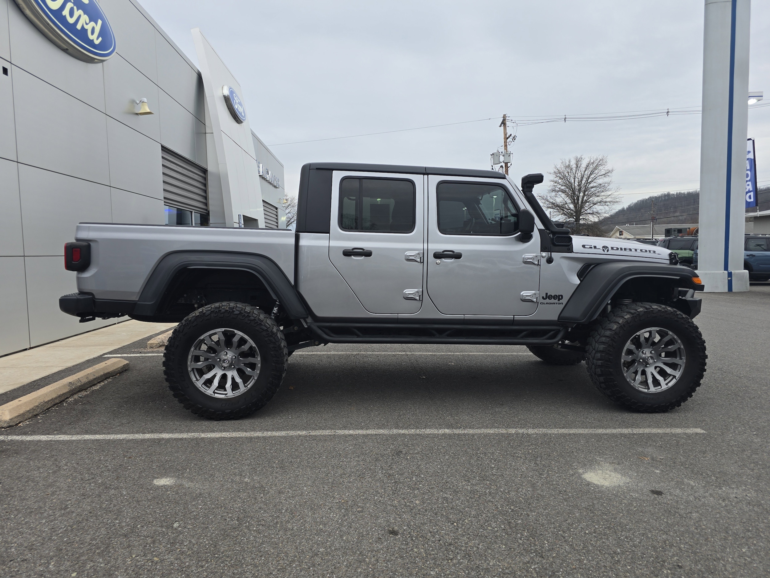 2020 Jeep Gladiator Sport S photo 2