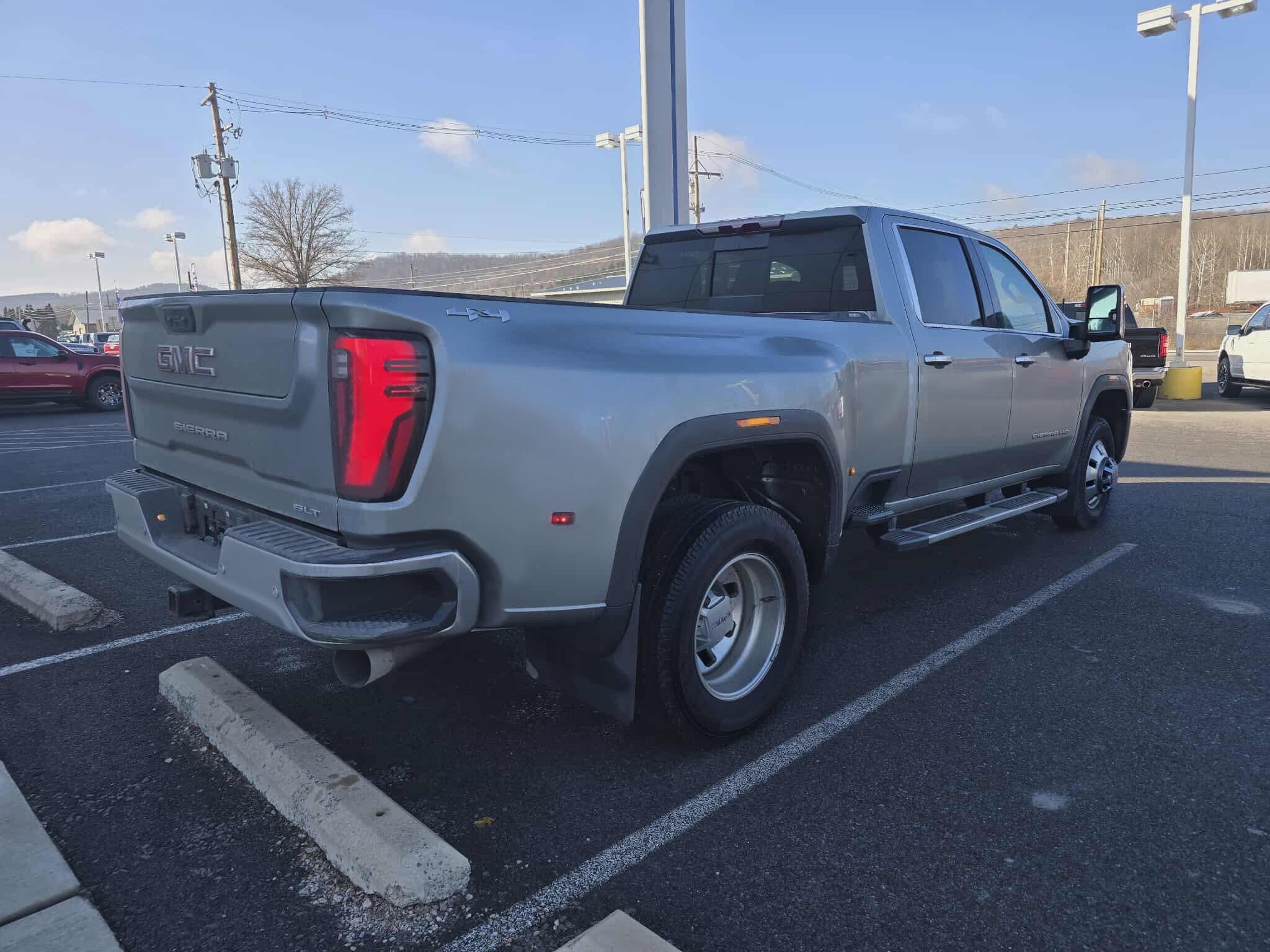 2024 Gmc Sierra HD SLT photo 2