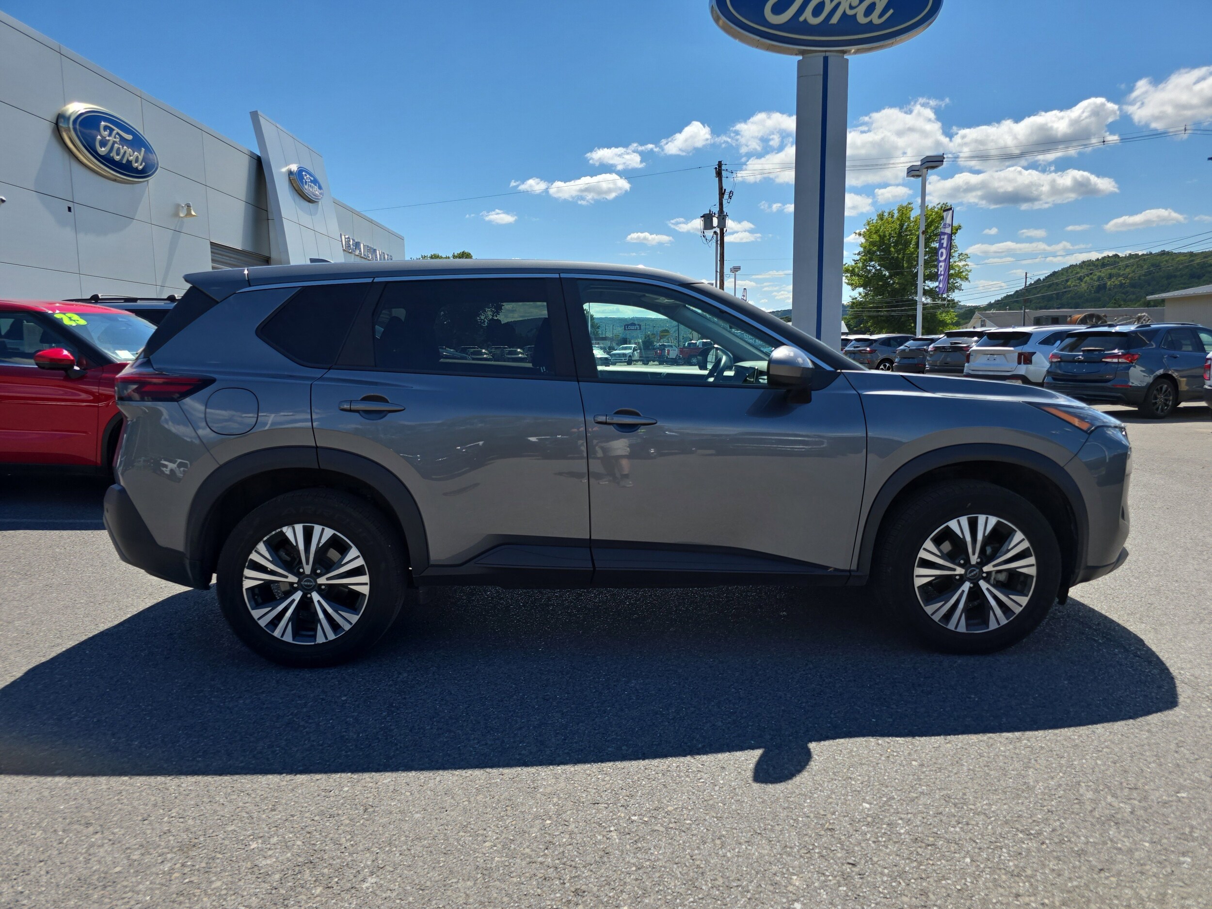 2023 Nissan Rogue AWD SV photo 2