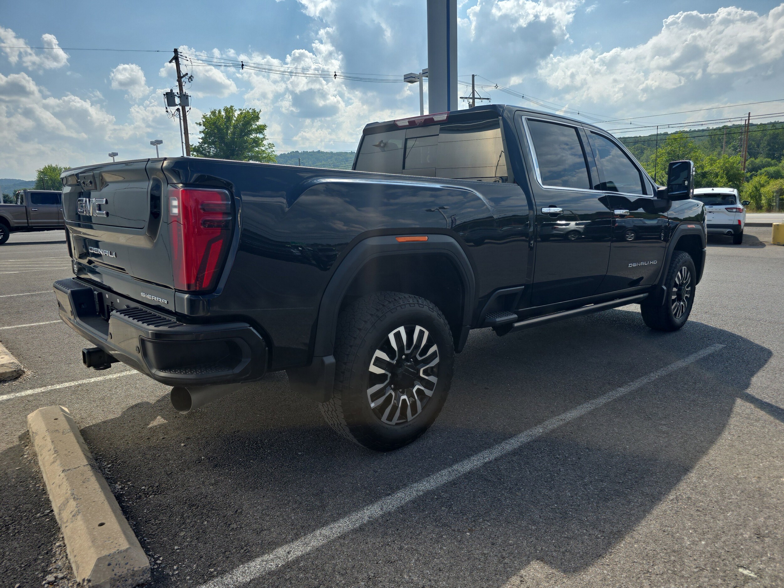 2024 Gmc Sierra 3500 HD Denali Ultimate photo 3