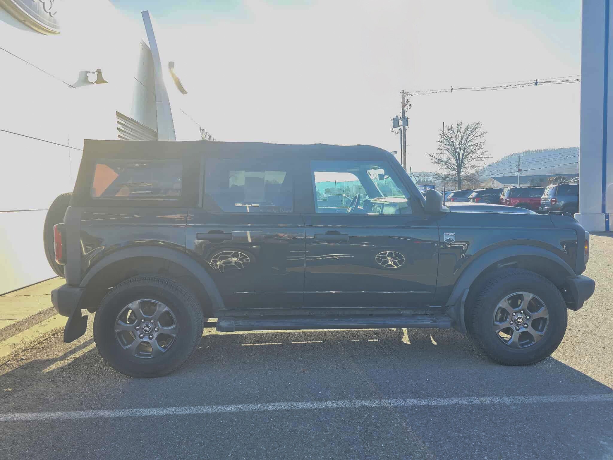 2022 Ford Bronco Big Bend photo 2