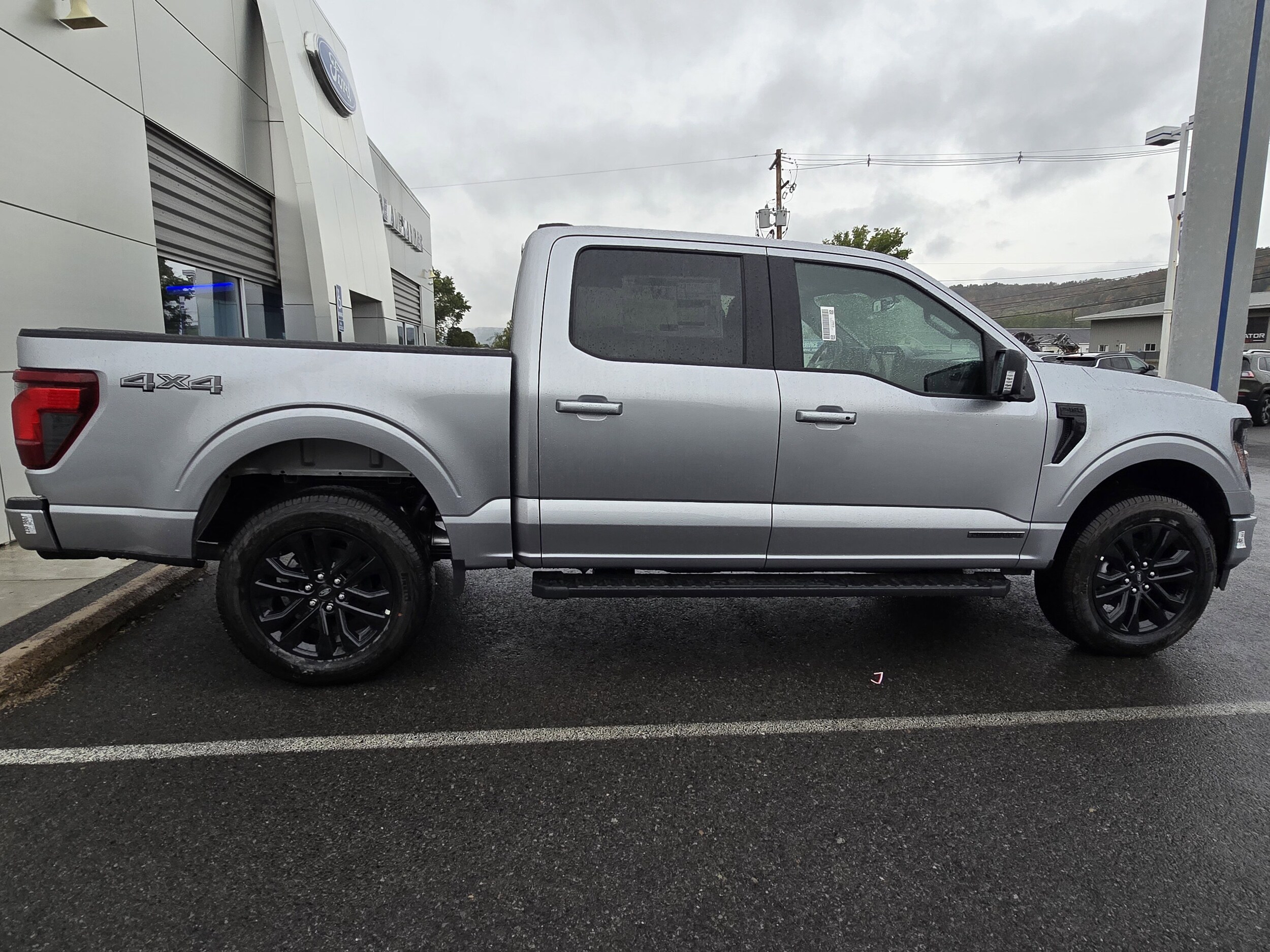 2025 Ford F-150 XLT photo 2