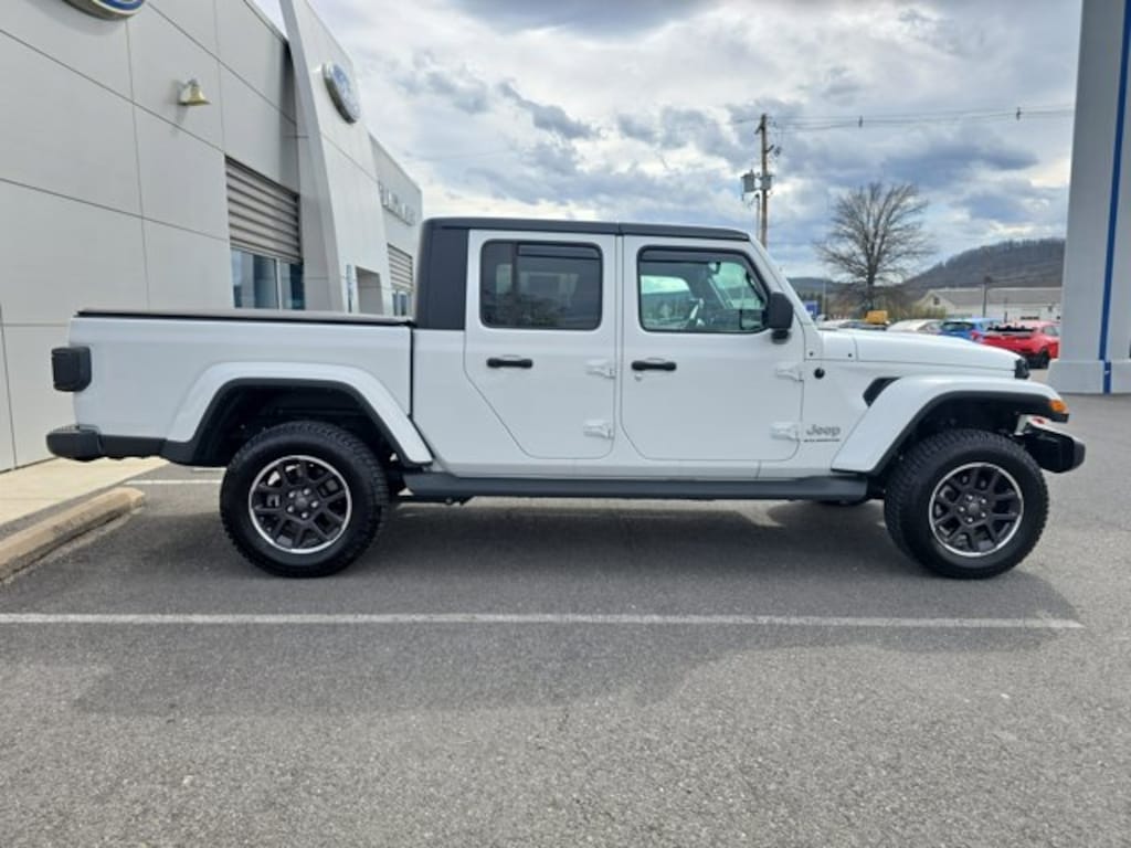 Used 2023 Jeep Gladiator Overland Truck Crew Cab