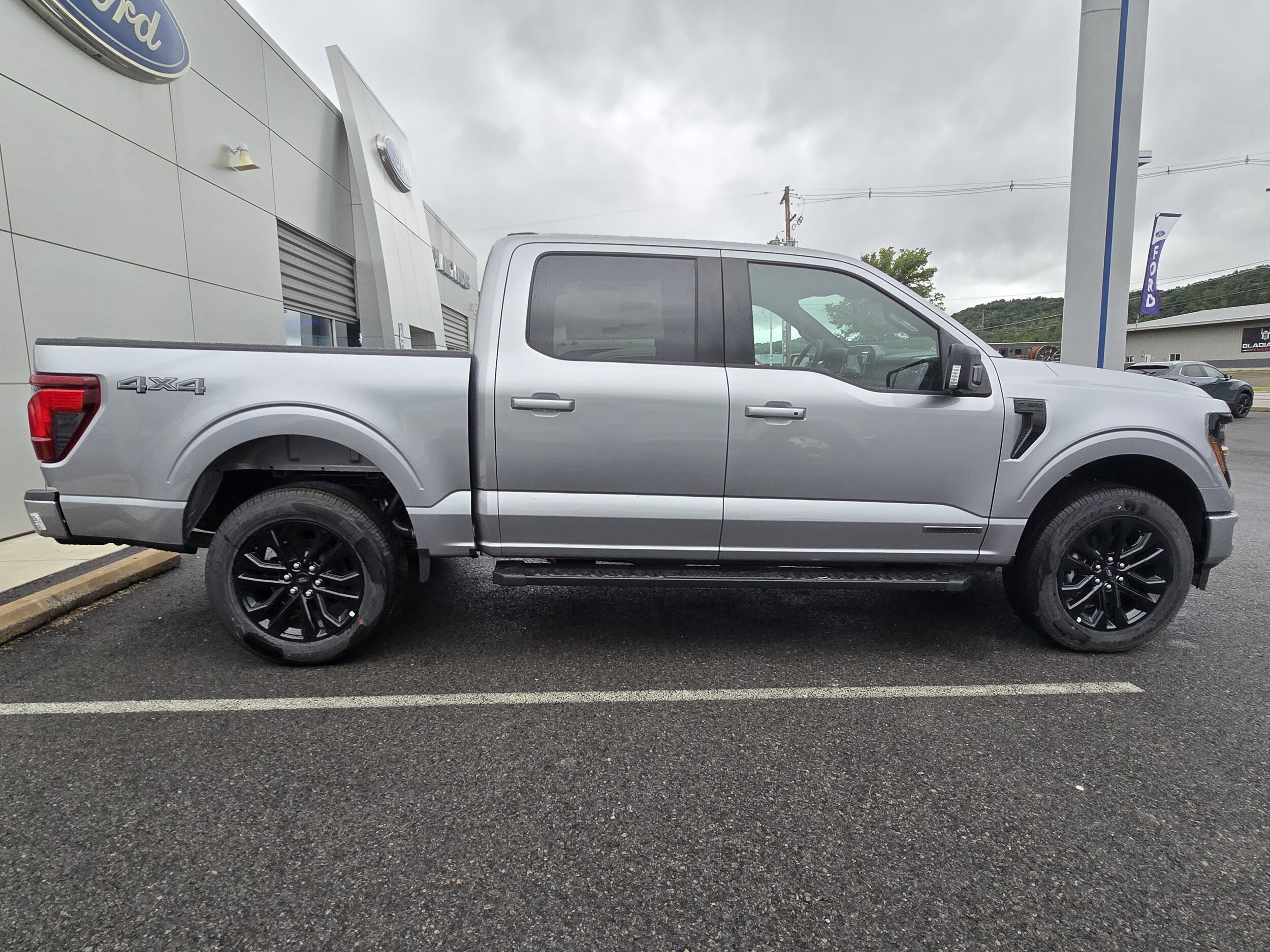 2025 Ford F-150 XLT photo 2