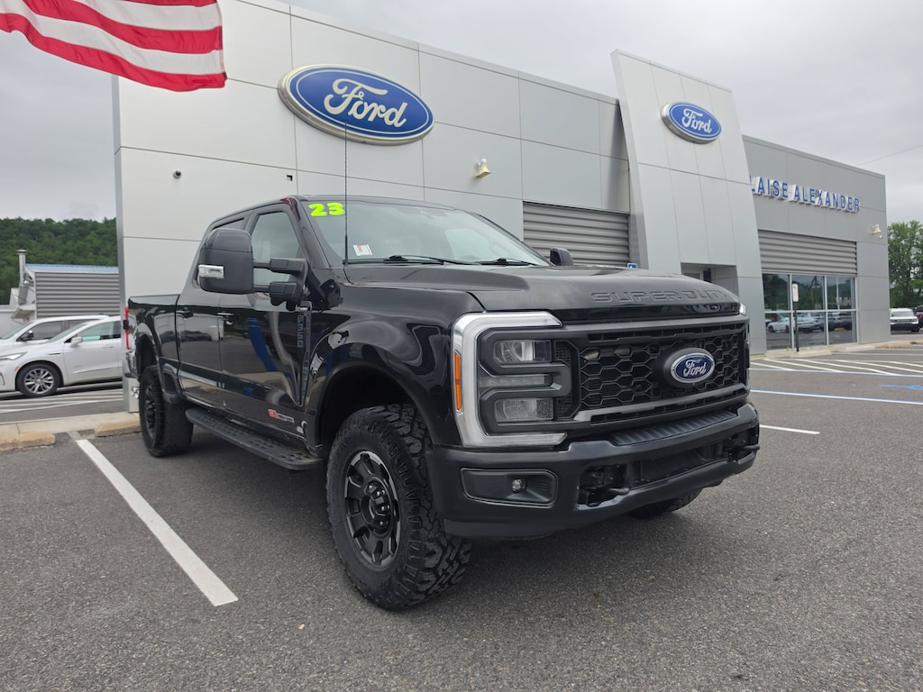Used 2023 Ford Super Duty F-350 SRW LARIAT Truck Crew Cab