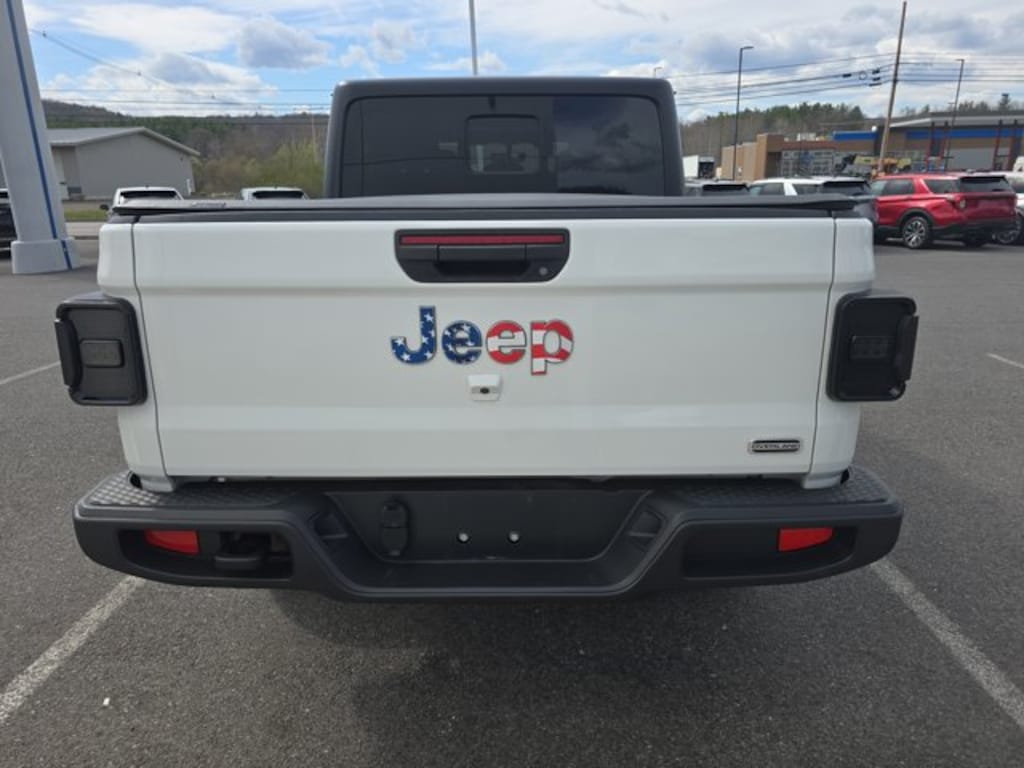 Used 2023 Jeep Gladiator Overland Truck Crew Cab