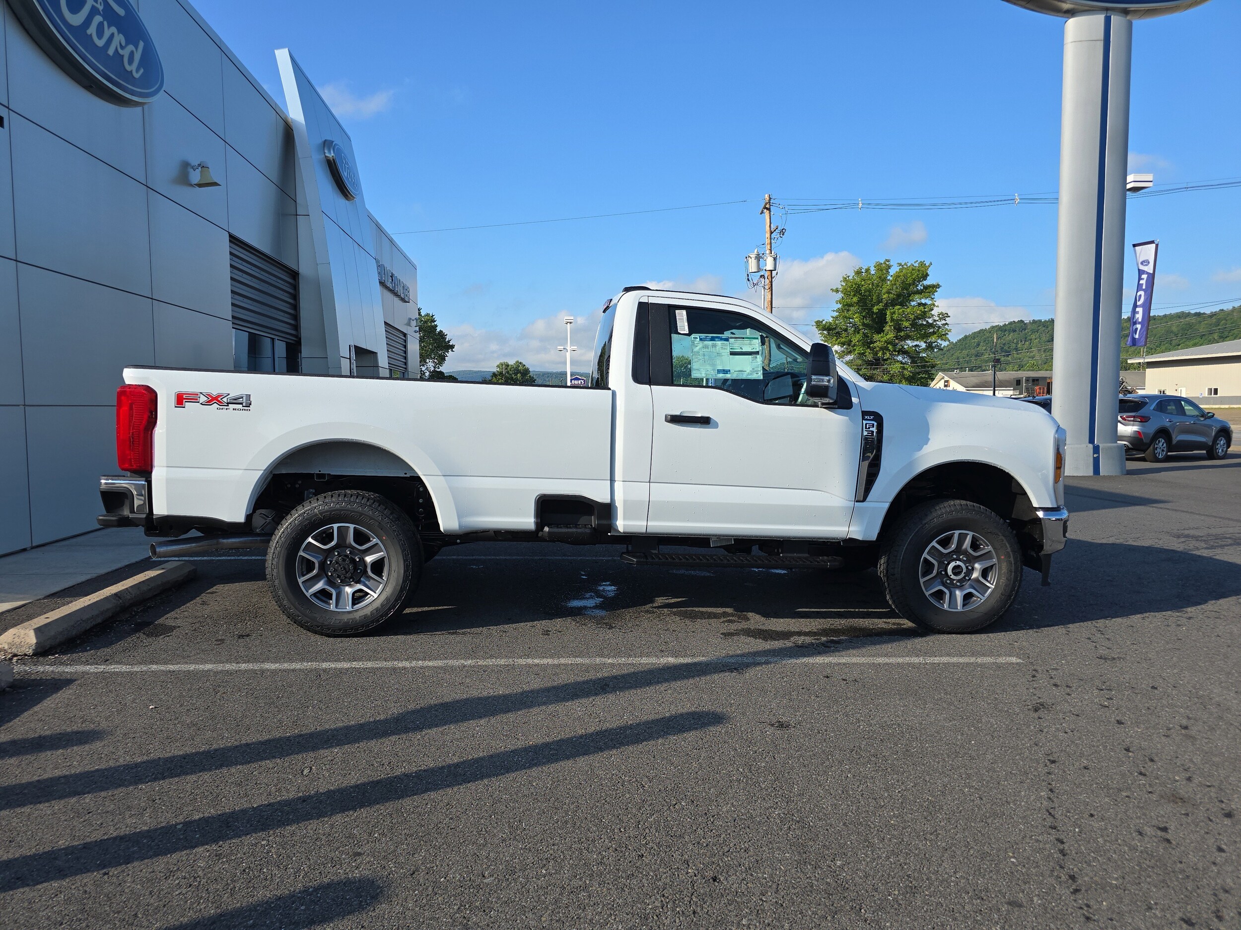 2025 Ford F-350 XLT photo 2
