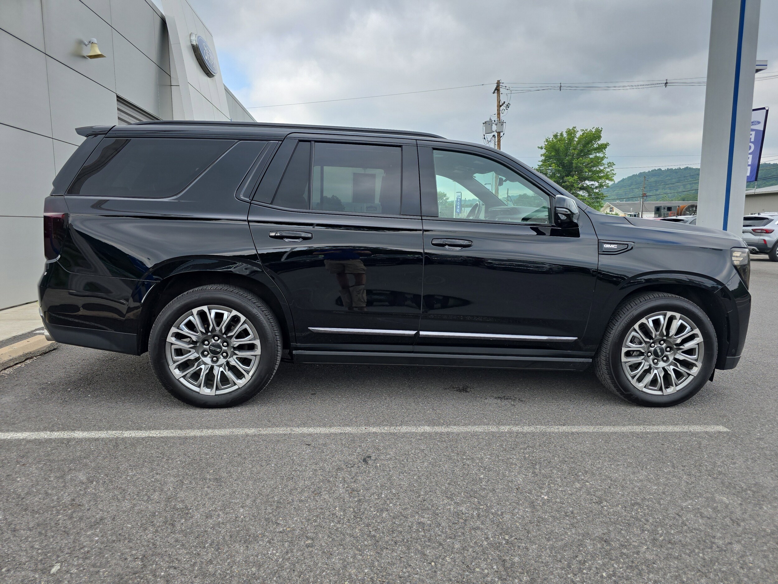 2023 Gmc Yukon Denali Ultimate photo 2
