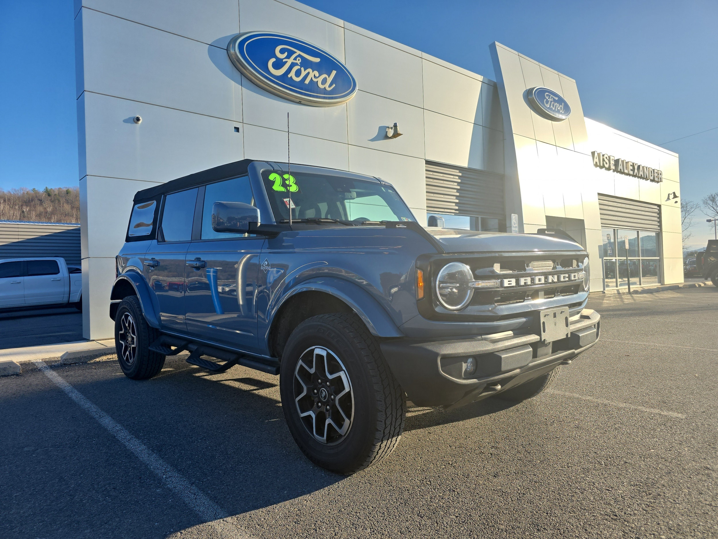 2023 Ford Bronco 4-Door Outer Banks's photo