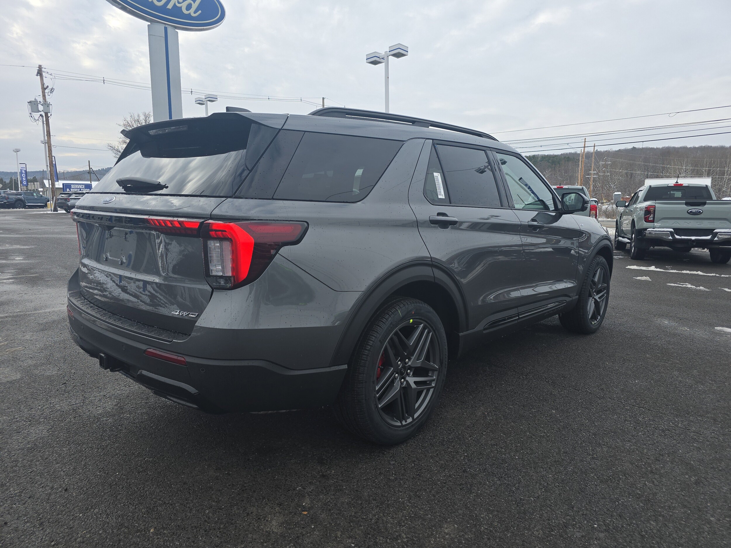 2026 Ford Explorer ST-Line photo 3