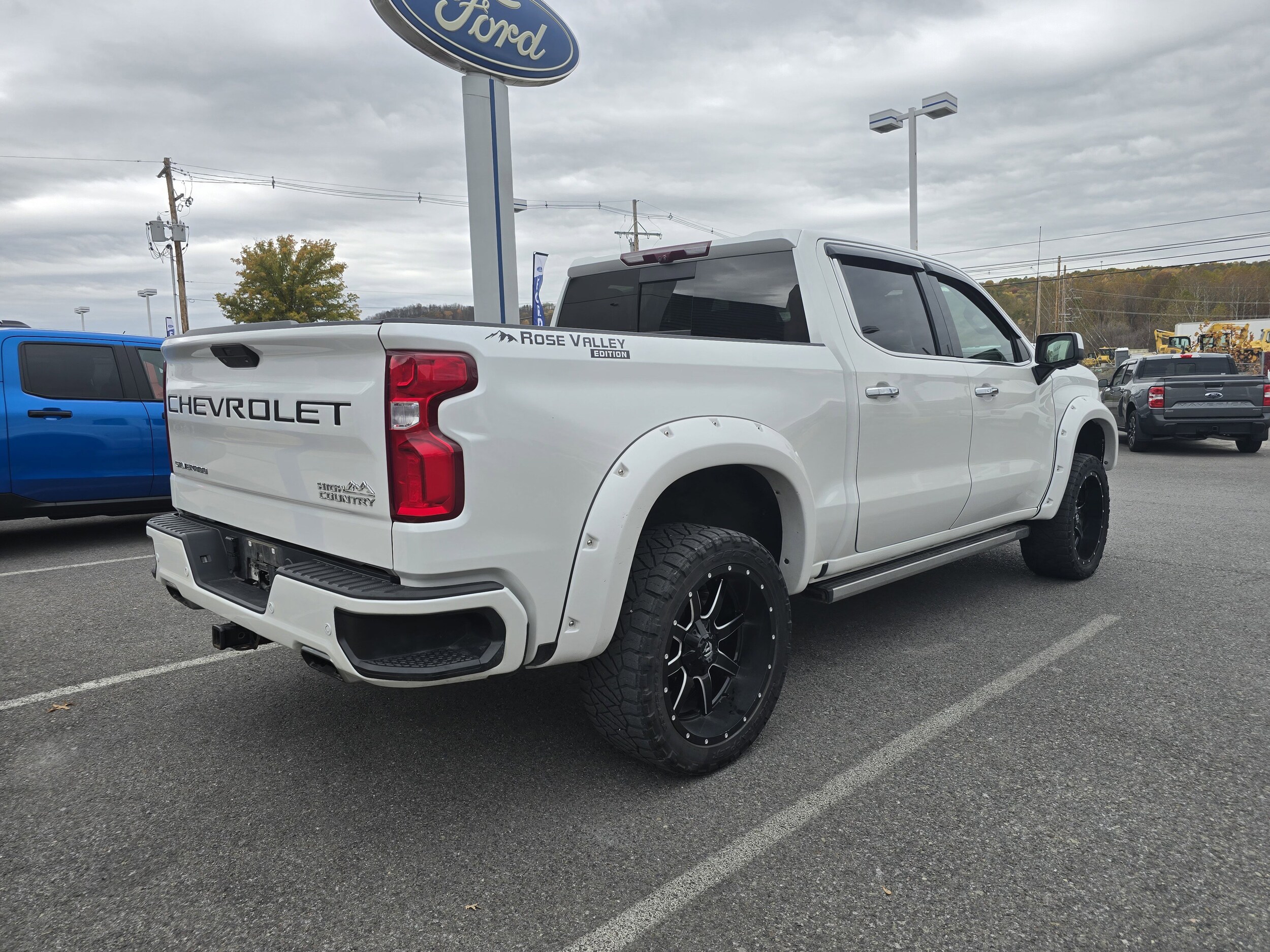 2021 Chevrolet Silverado 1500 High Country photo 2