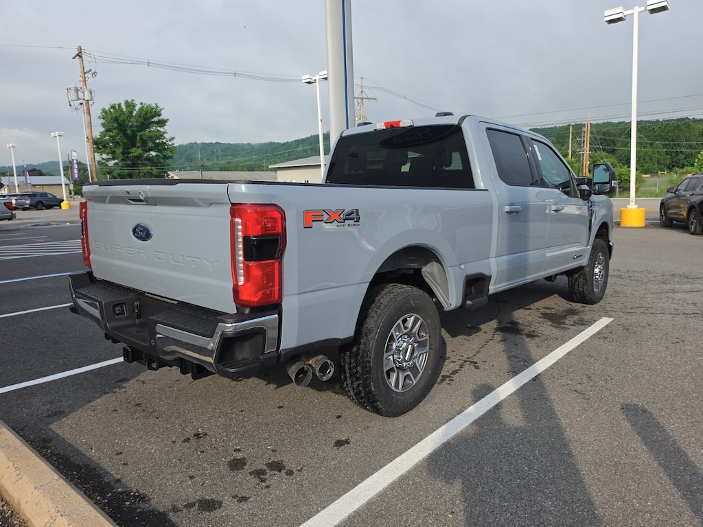 New 2026 Ford Super Duty F-250 LARIAT Truck Crew Cab