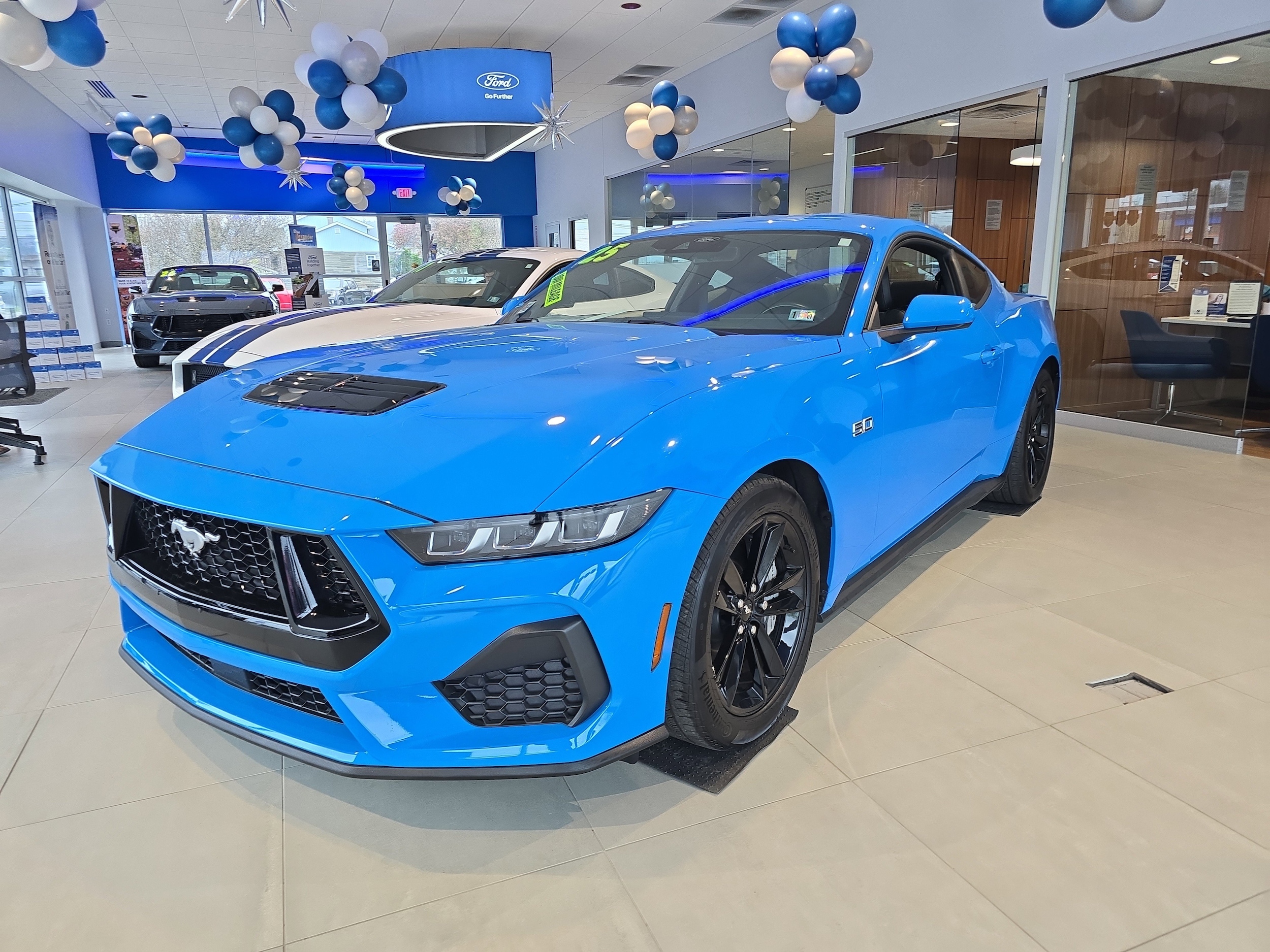 2025 Ford Mustang GT - Photo 8