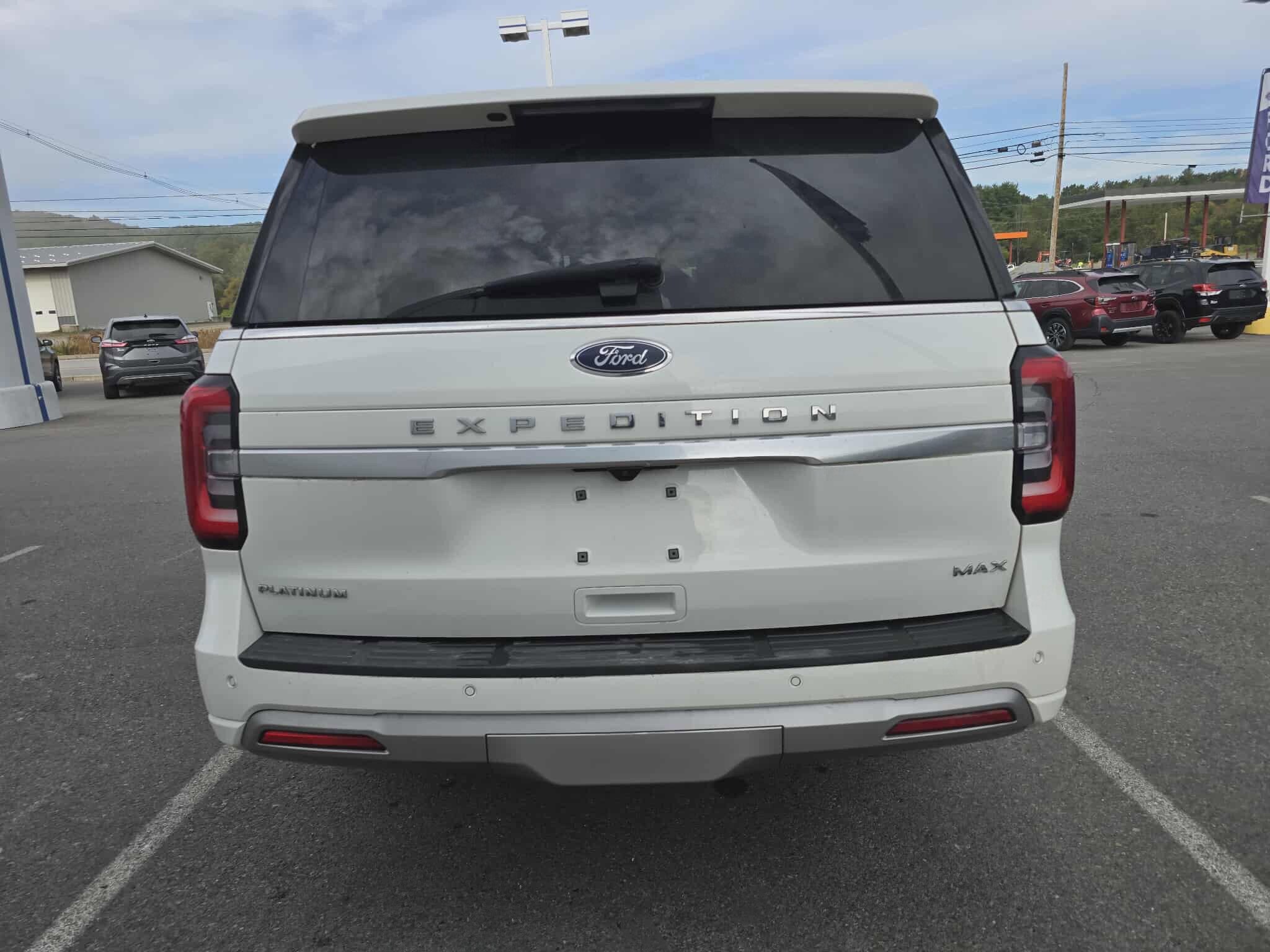 2022 Ford Expedition MAX Platinum photo 4