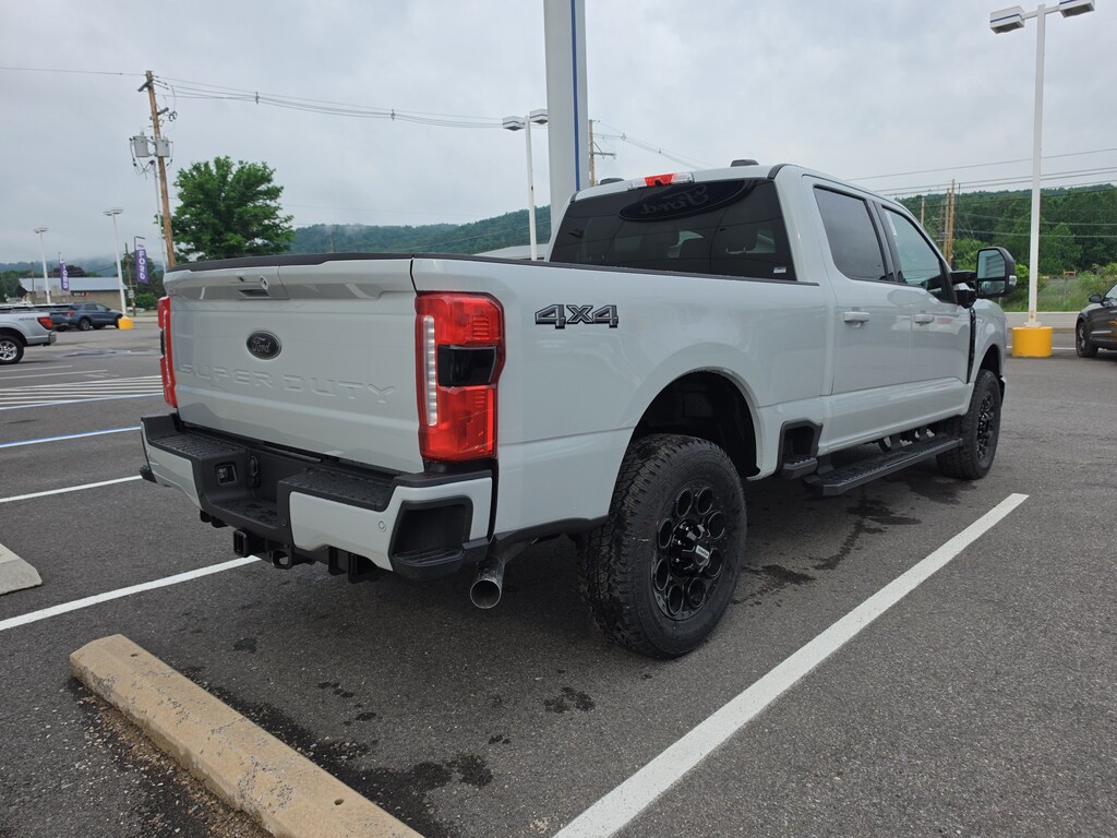 New 2026 Ford Super Duty F-350 XLT Truck Crew Cab