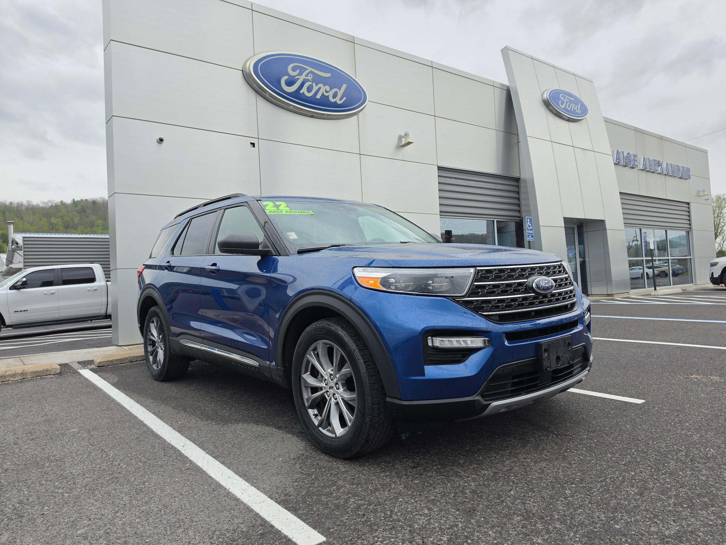 2022 Ford Explorer XLT 4WD's photo