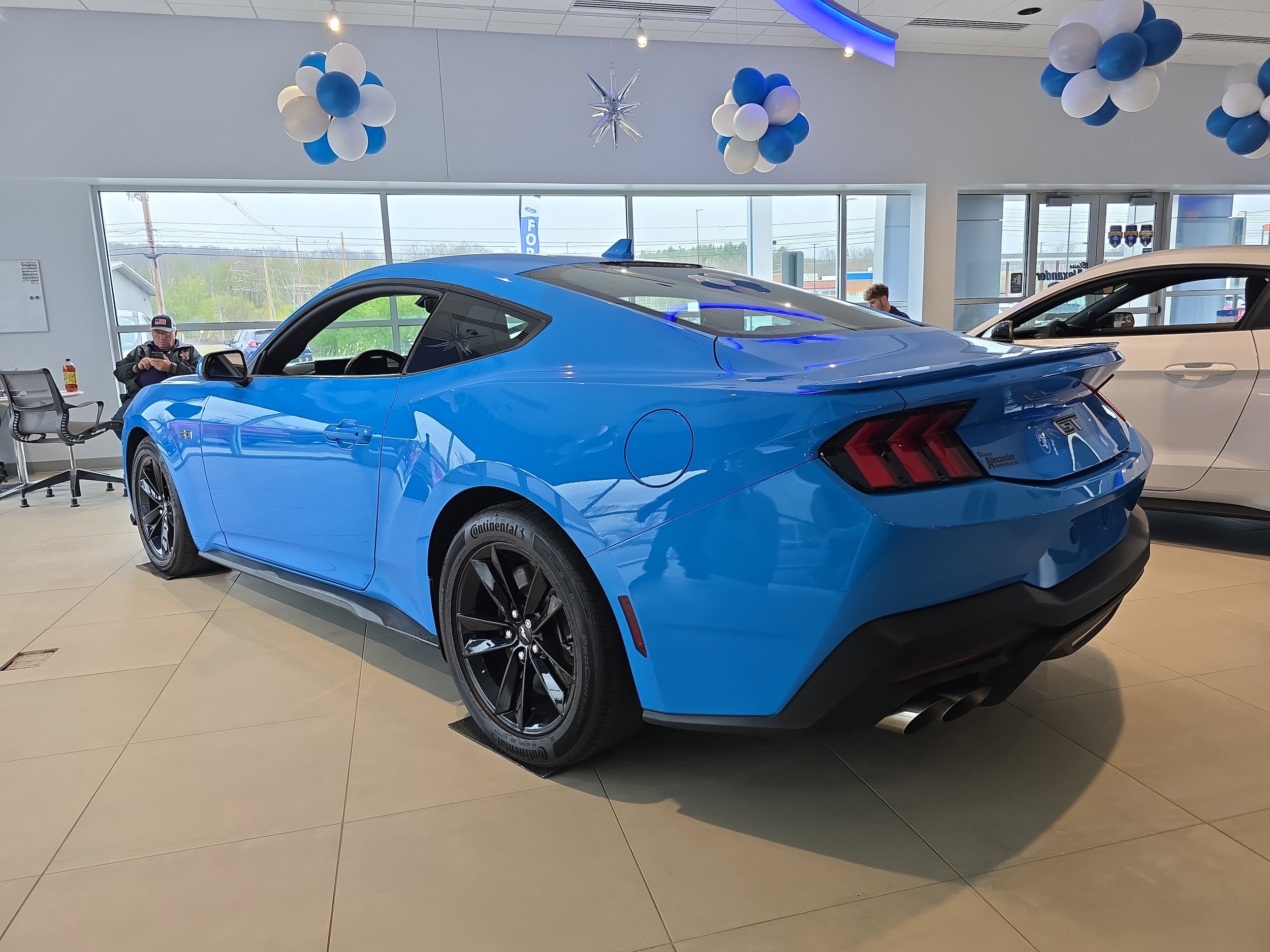 2025 Ford Mustang GT - Photo 6