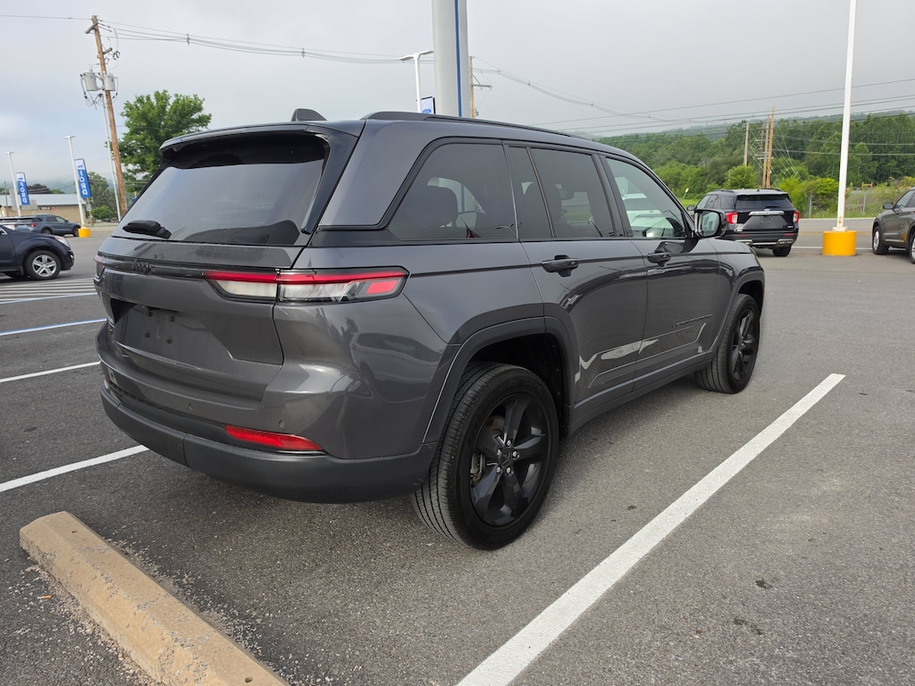 Used 2023 Jeep Grand Cherokee Altitude SUV
