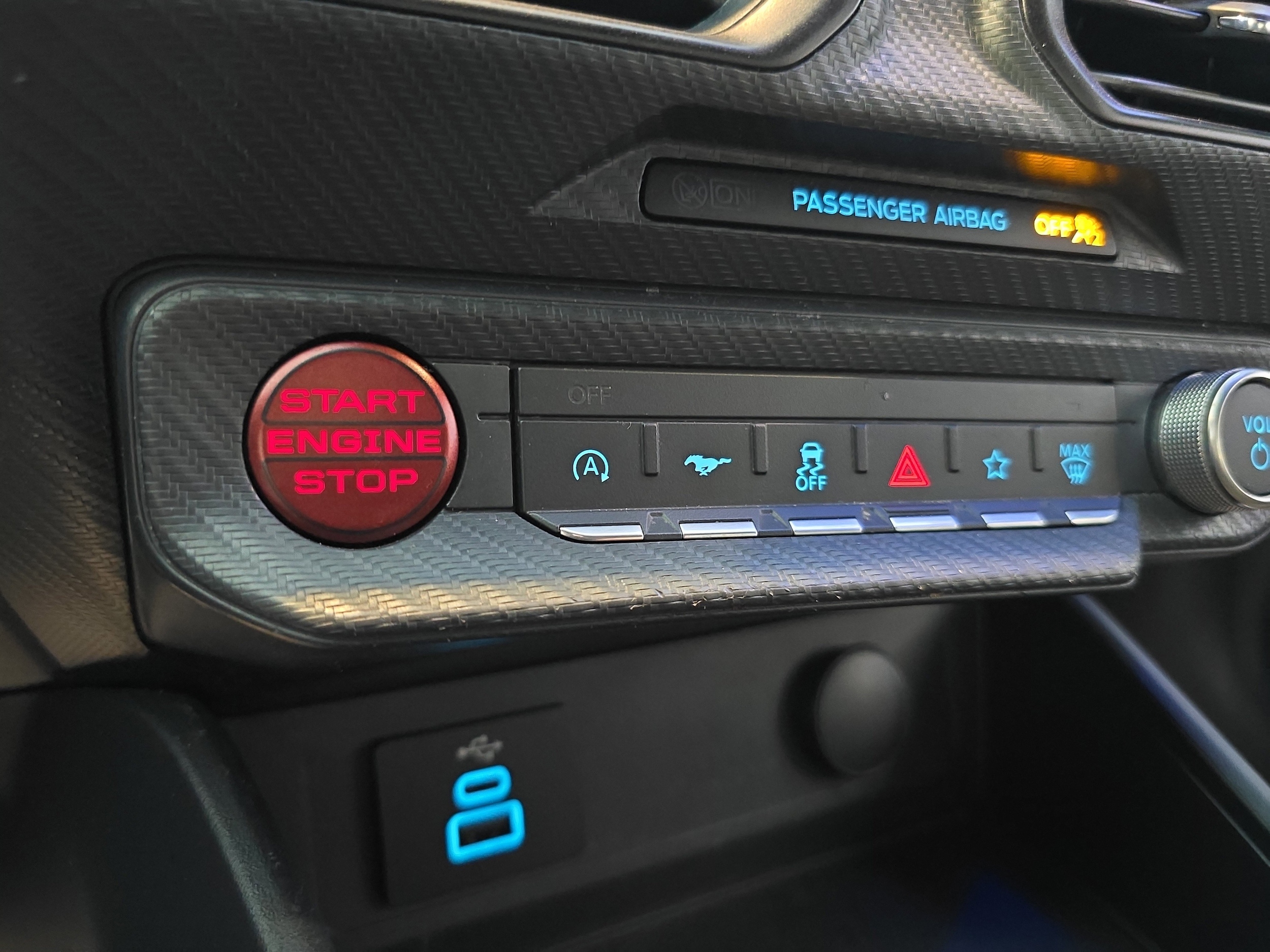 2025 Ford Mustang GT - Photo 27