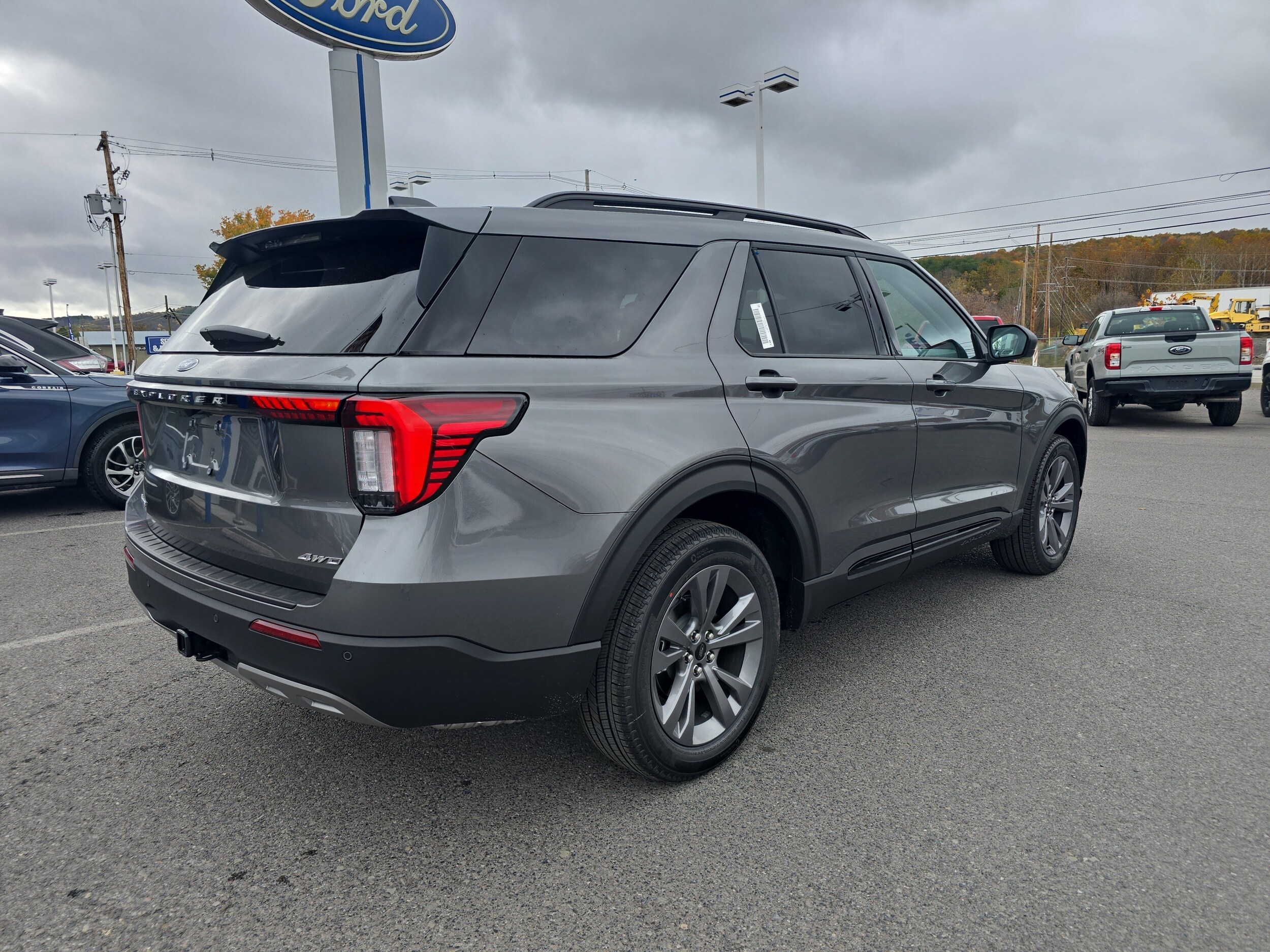 2026 Ford Explorer photo 3