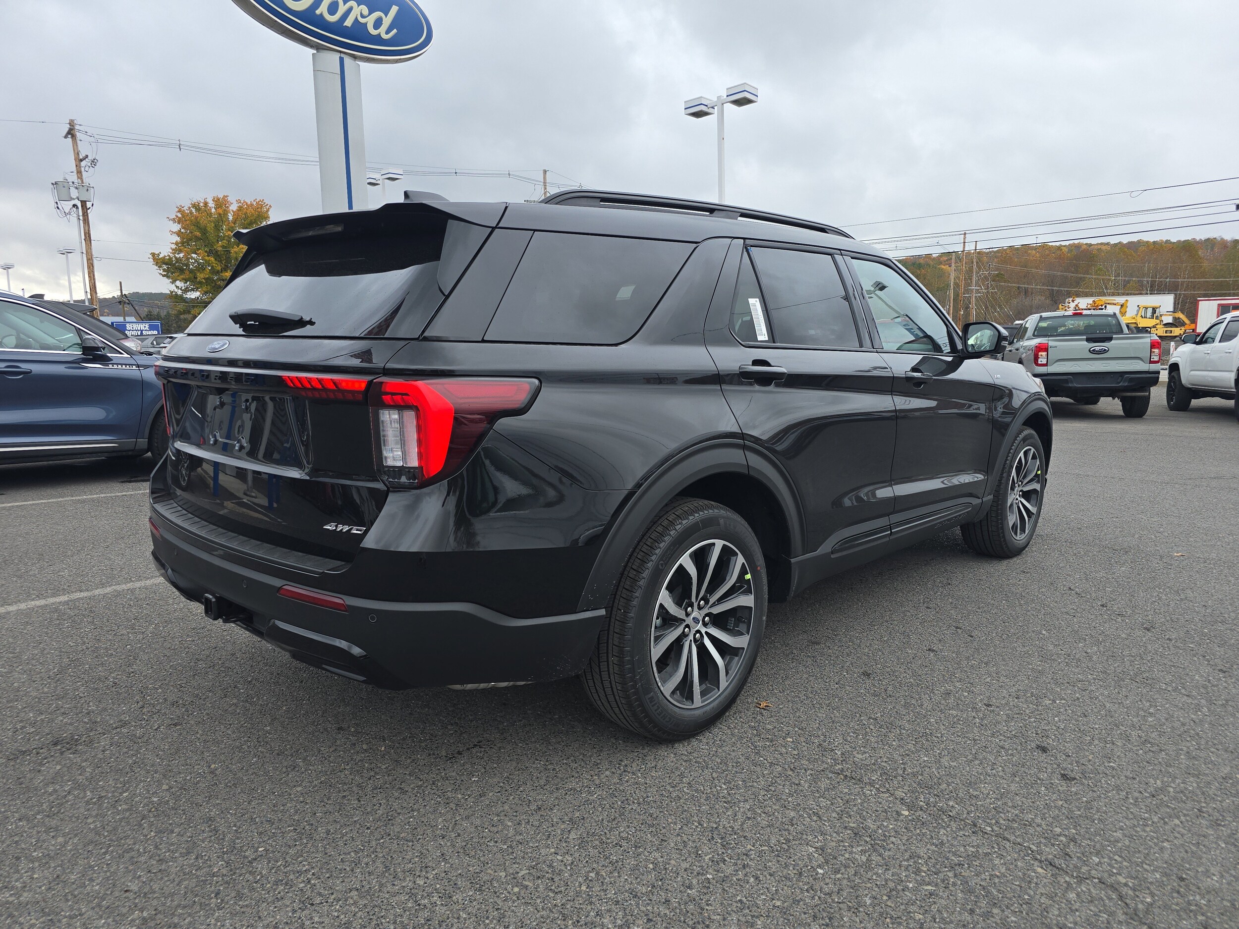 2026 Ford Explorer ST-Line photo 3