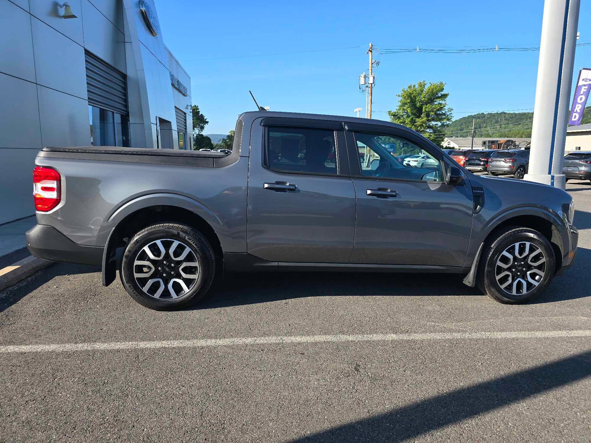 2024 Ford Maverick Lariat photo 2
