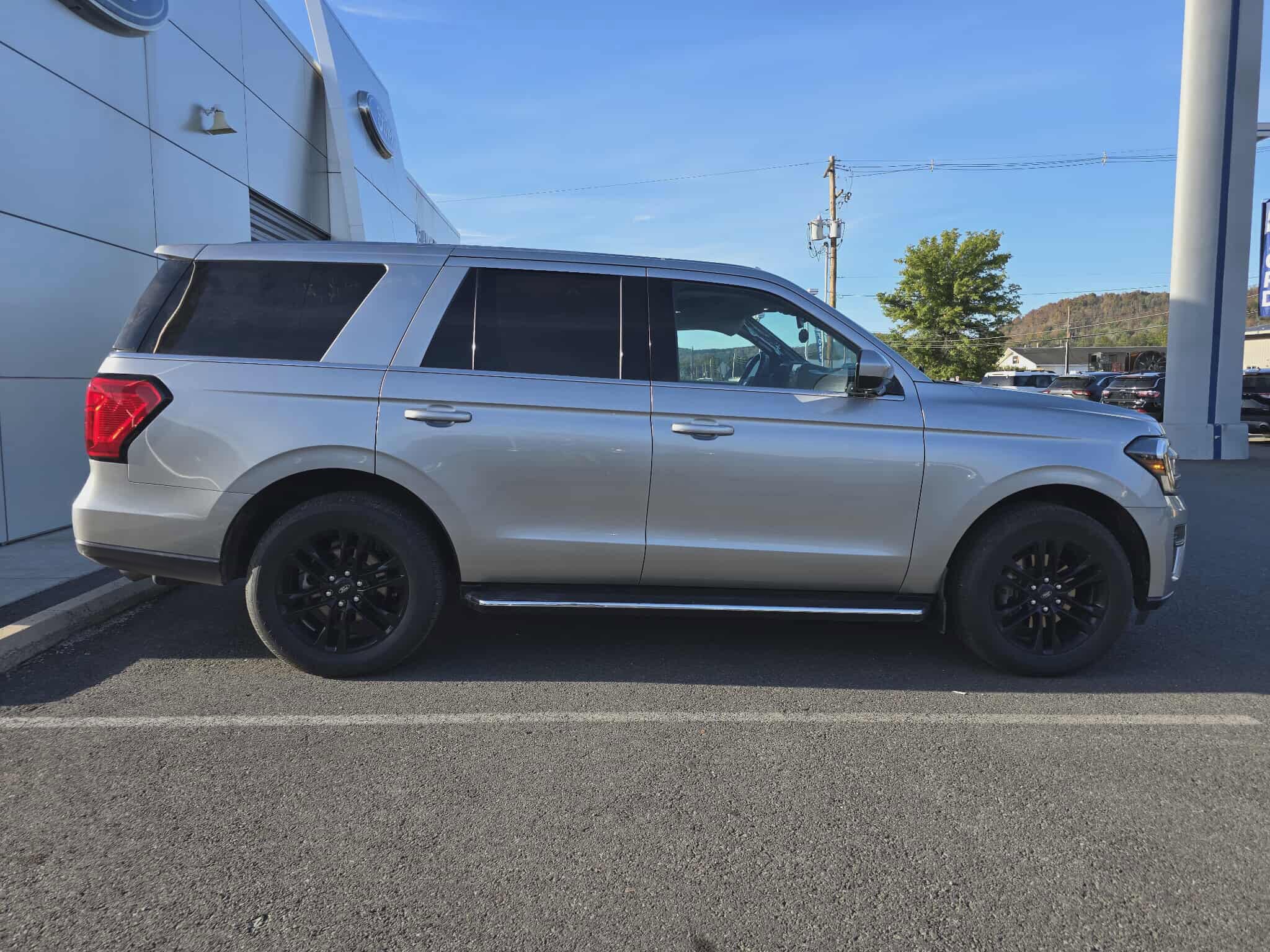 2022 Ford Expedition XLT photo 2