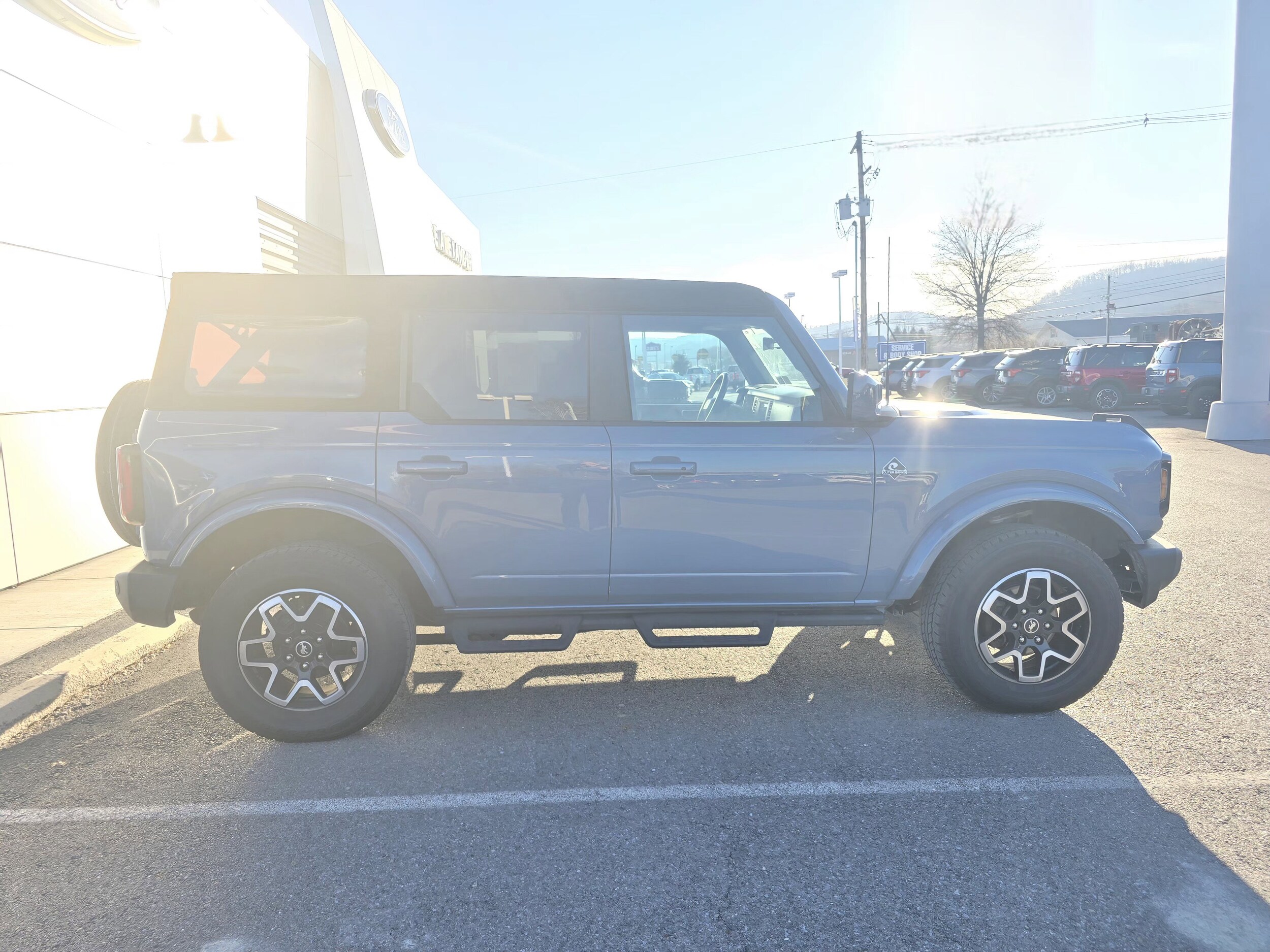 2023 Ford Bronco Outer Banks photo 2
