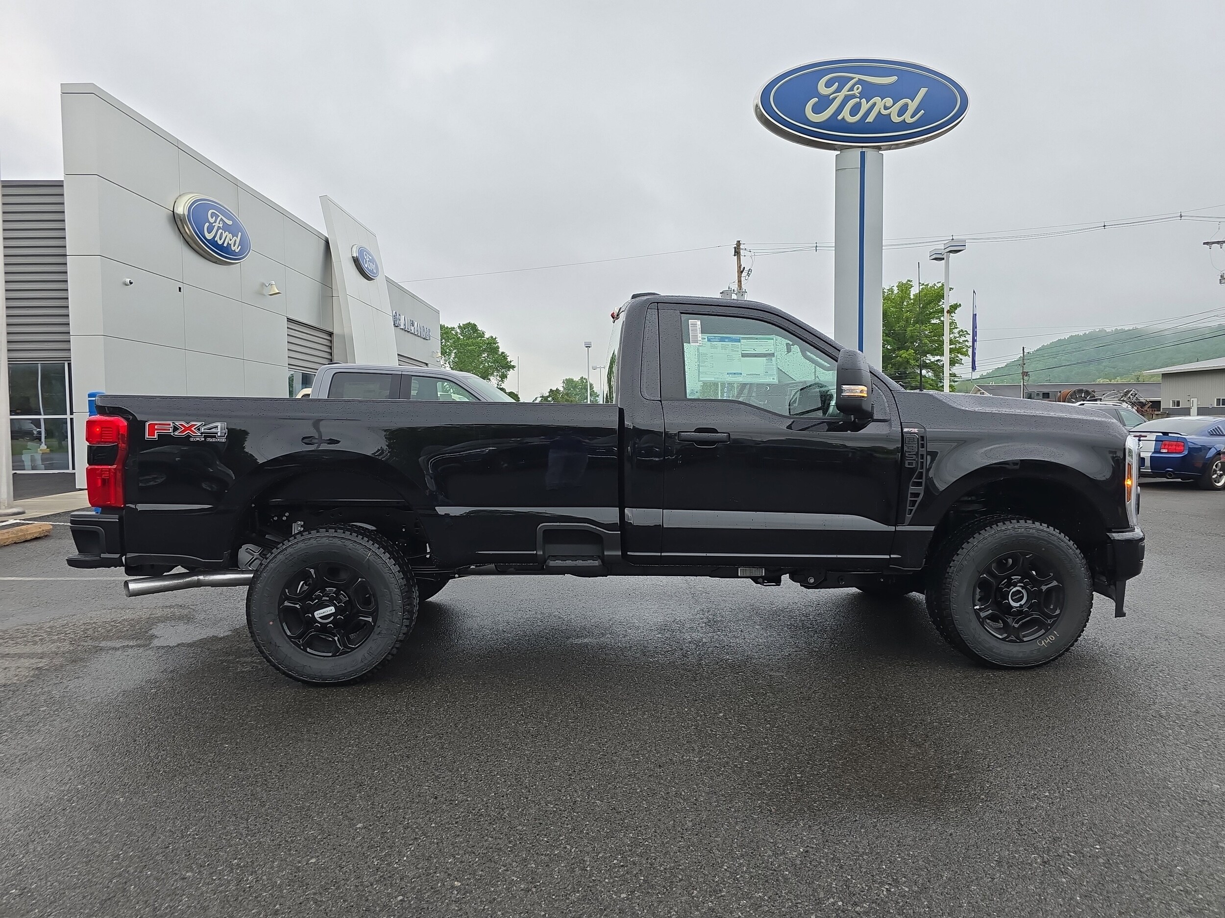 2025 Ford F-350 XL photo 2