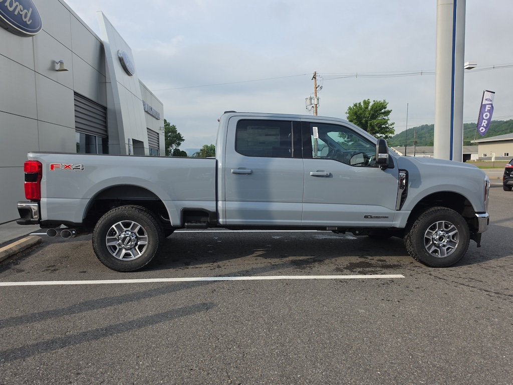 New 2026 Ford Super Duty F-250 LARIAT Truck Crew Cab