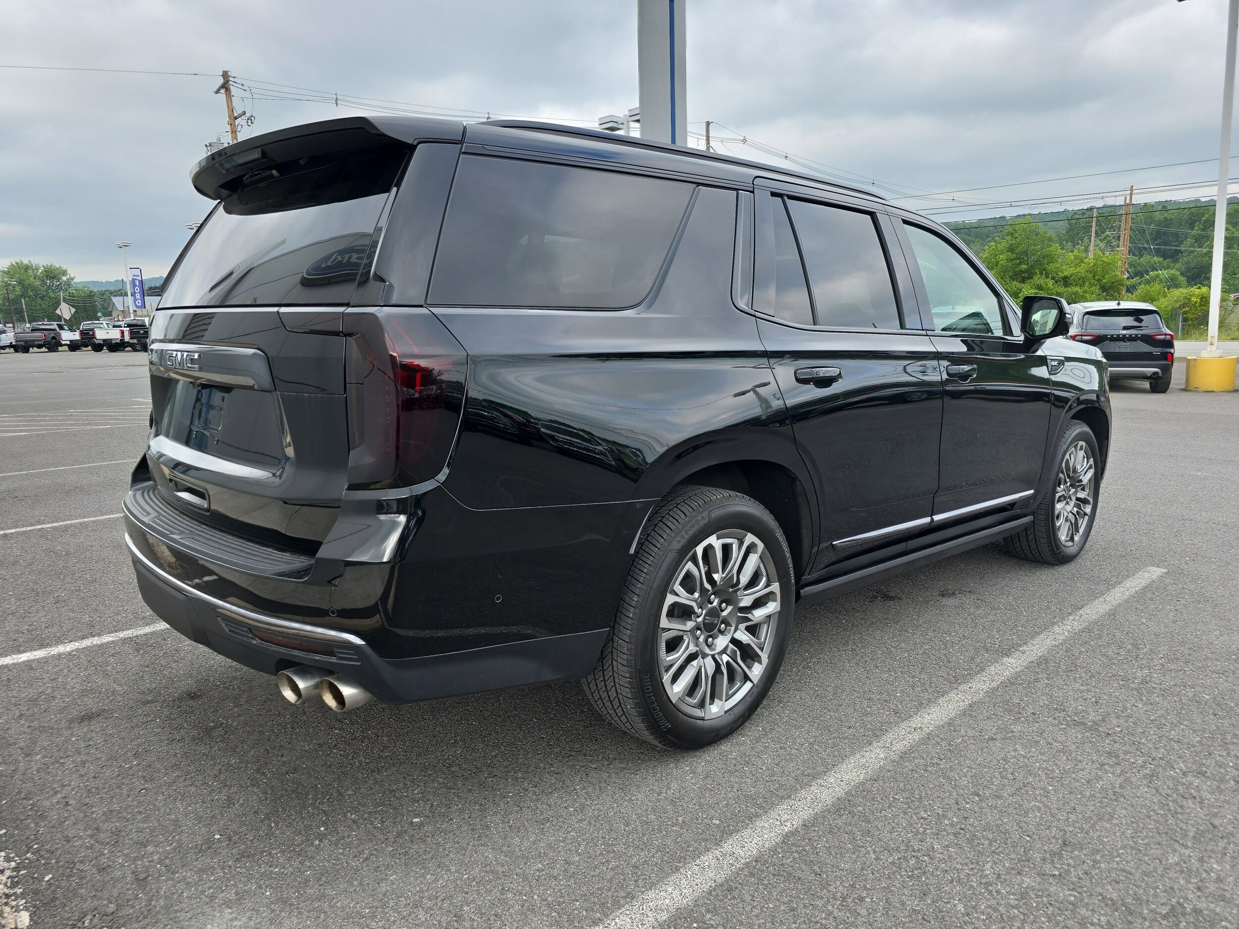 2023 Gmc Yukon Denali Ultimate photo 2