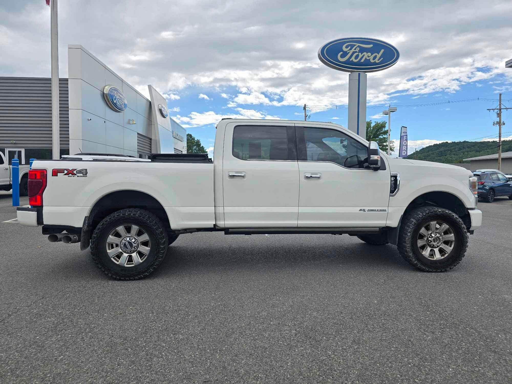 2022 Ford F-250 Platinum photo 2
