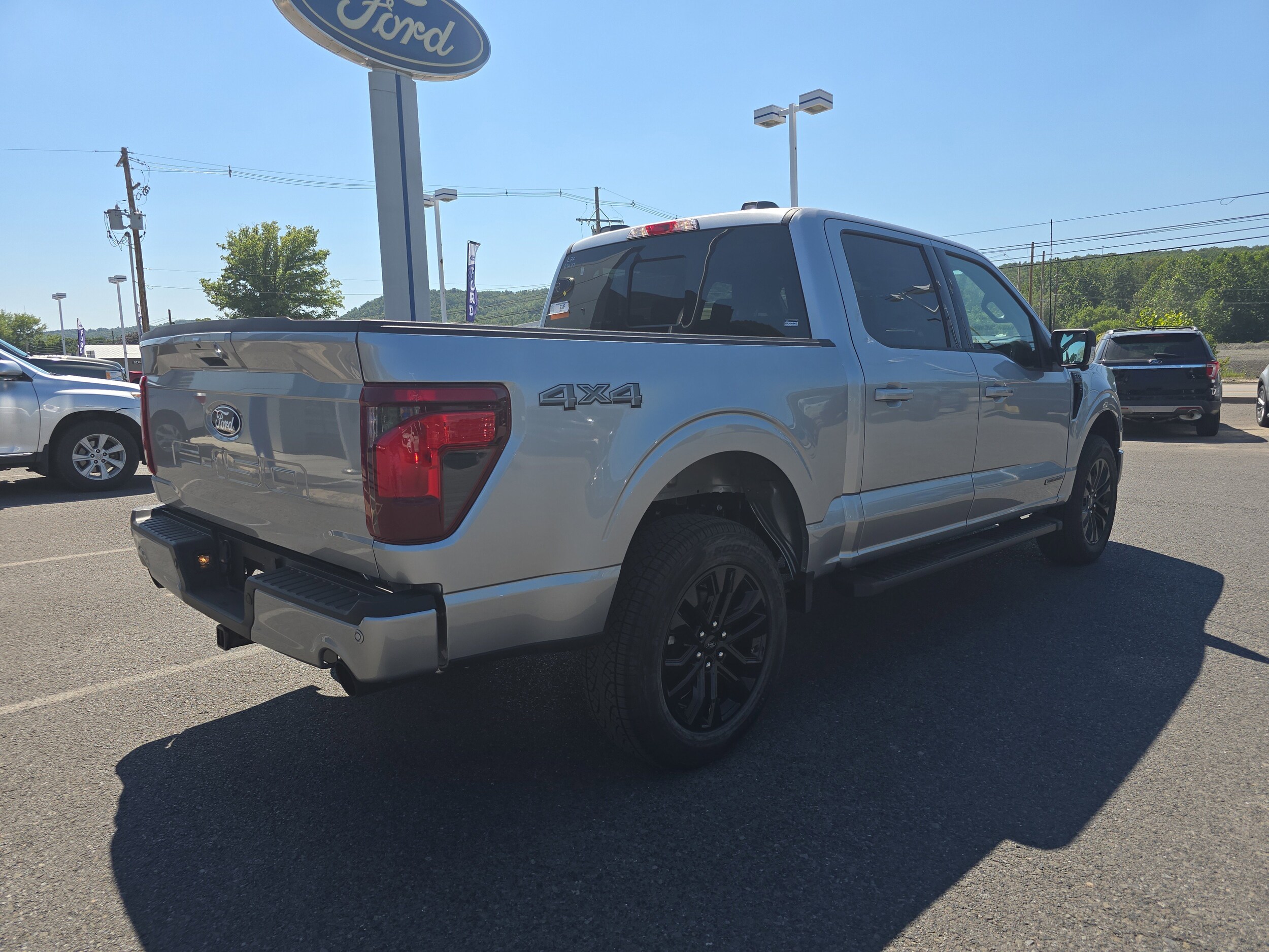 2025 Ford F-150 XLT photo 2