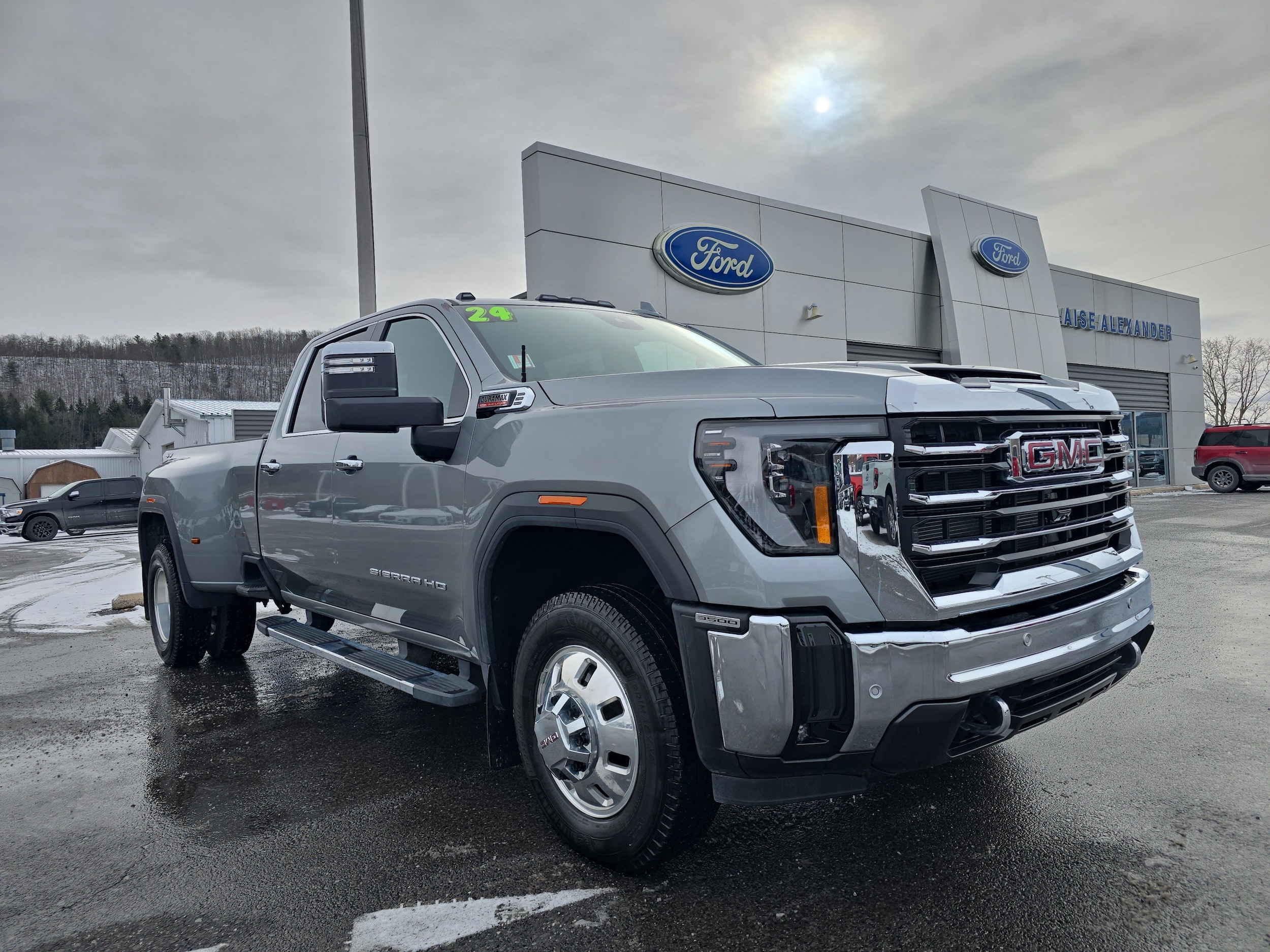 2024 GMC Sierra 3500HD SLT's photo
