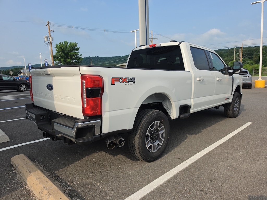 New 2026 Ford Super Duty F-350 LARIAT Truck Crew Cab